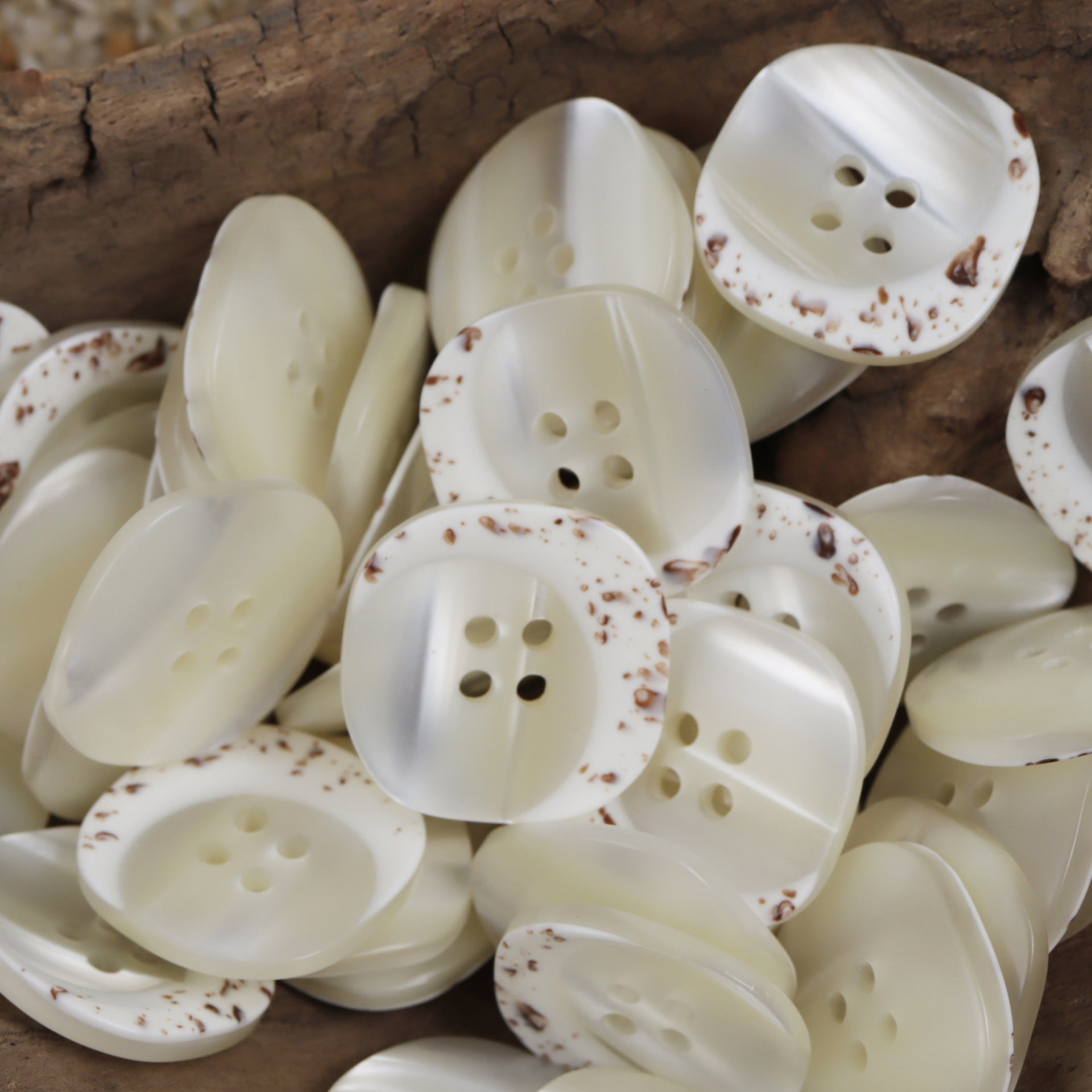 Vintage Imitation Shell Pattern Resin Buttons 20pcs - Lots of Buttons
