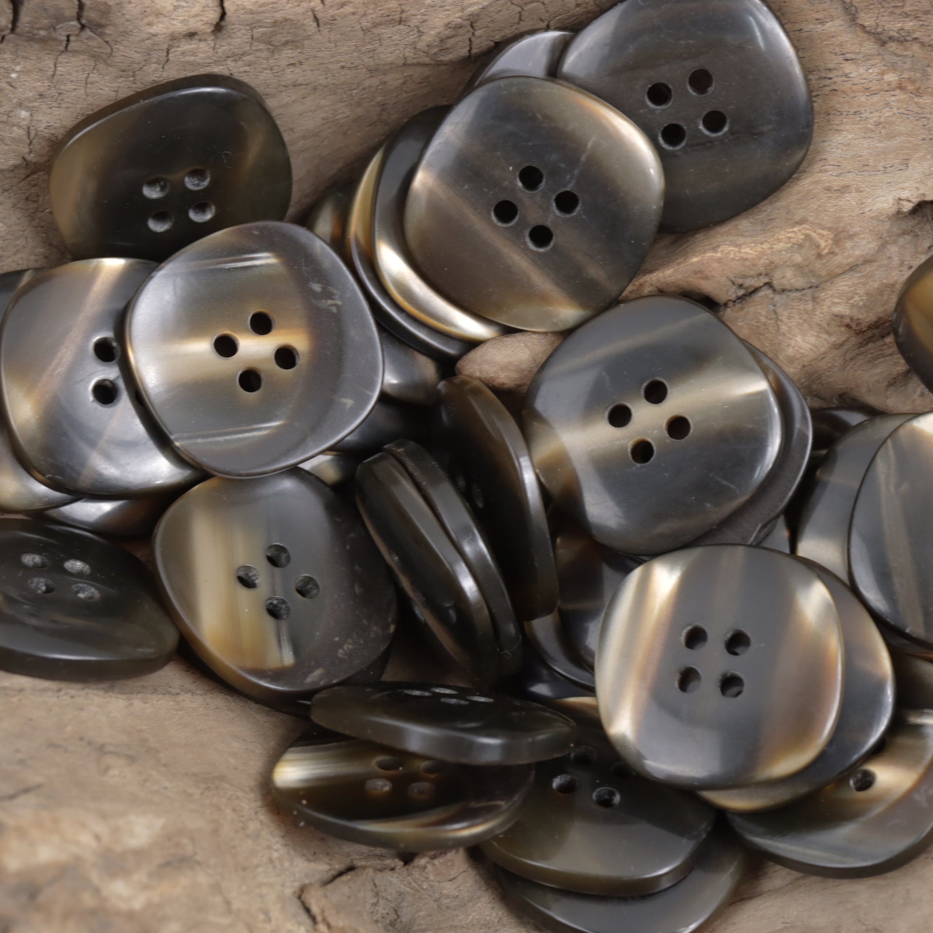 Vintage Imitation Shell Pattern Resin Buttons 20pcs - Lots of Buttons