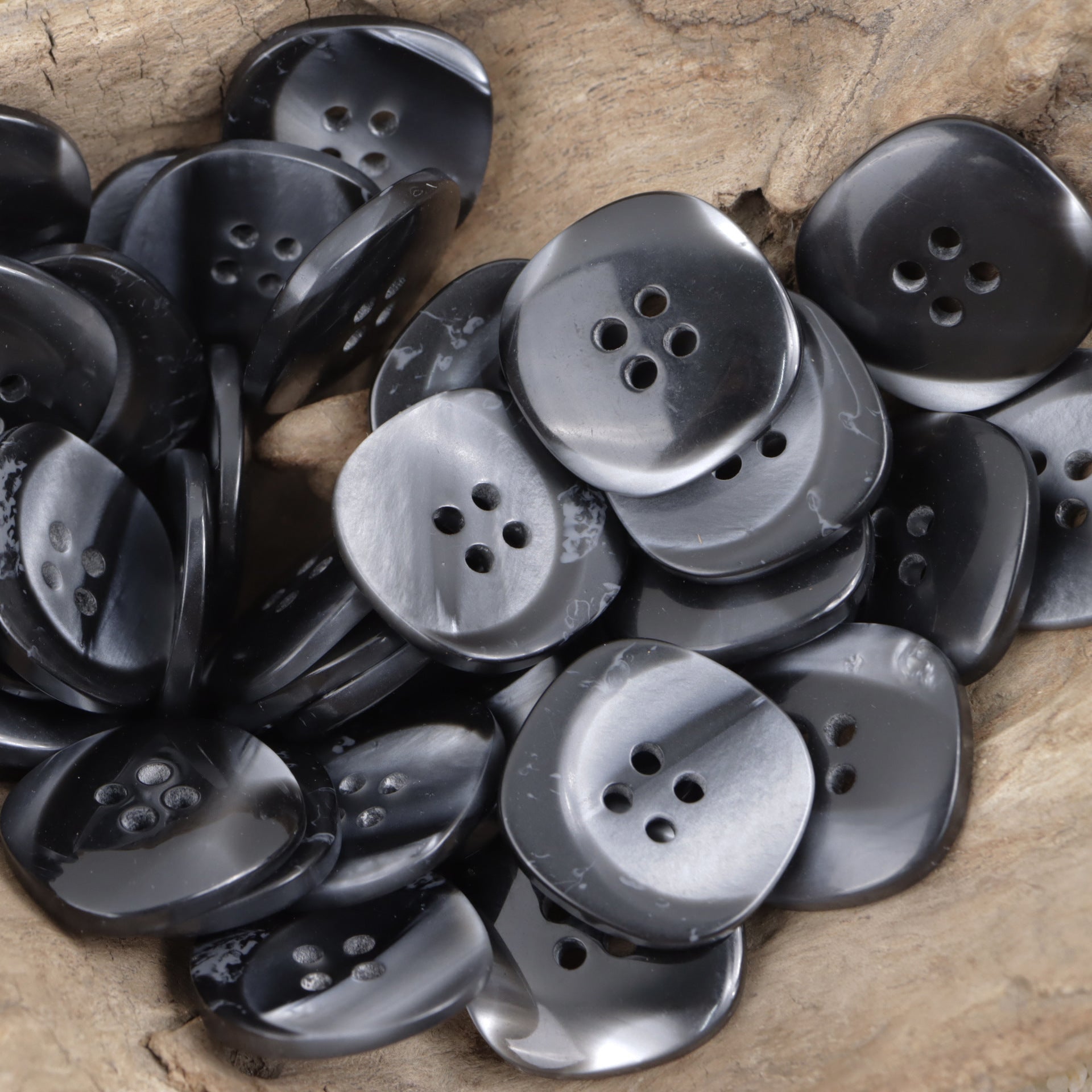 Vintage Imitation Shell Pattern Resin Buttons 20pcs - Lots of Buttons