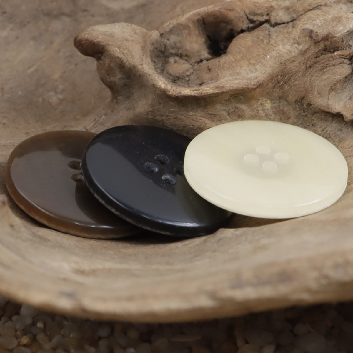 Wide-Brim Two-Tone Resin Buttons for Women's Outerwear 30pcs - Lots of Buttons