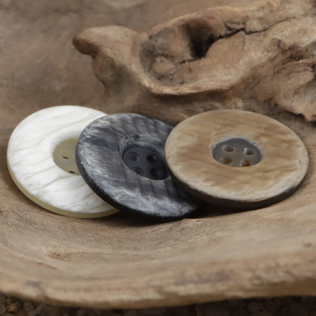 Wide-Brim Two-Tone Resin Buttons for Women's Outerwear 30pcs - Lots of Buttons