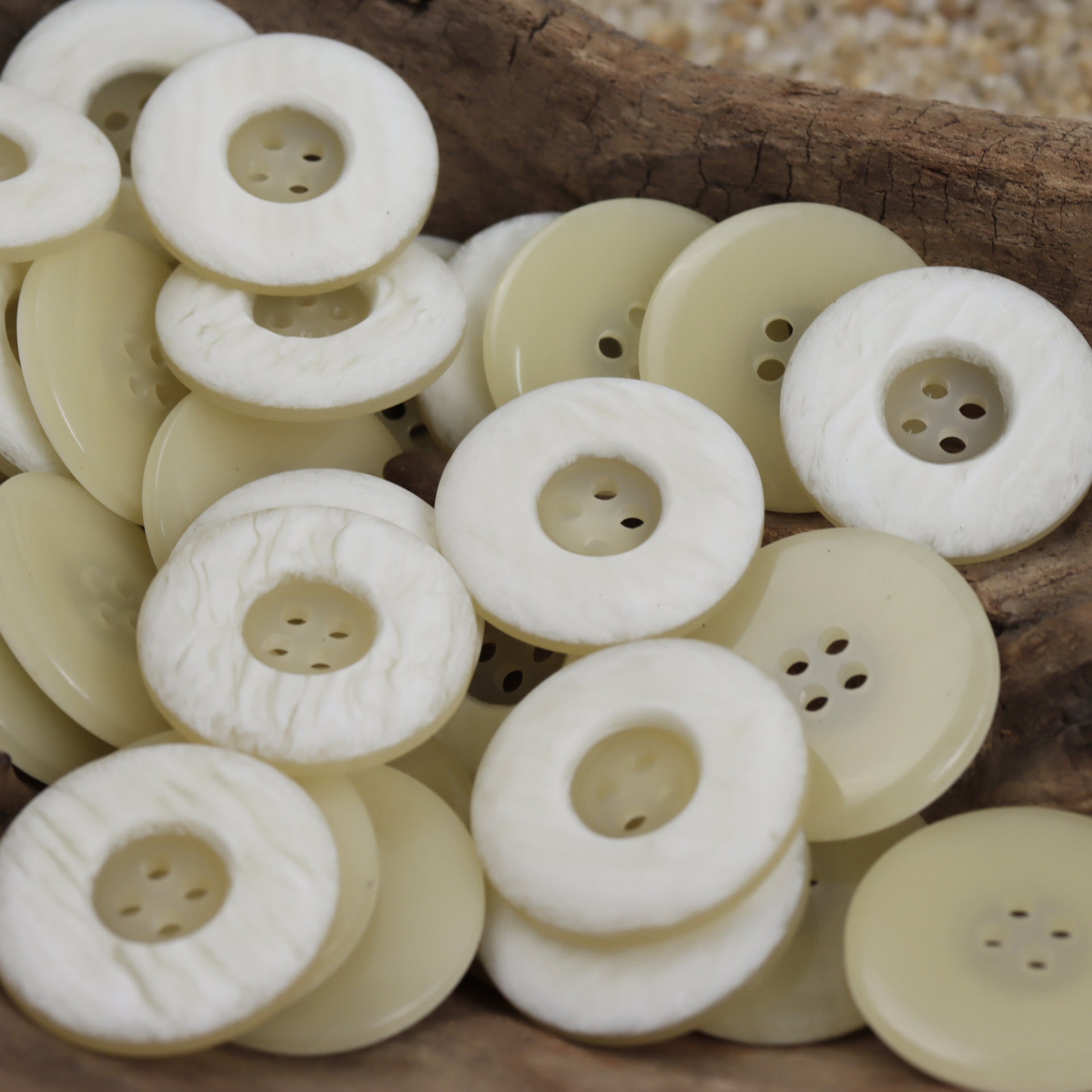 Wide-Brim Two-Tone Resin Buttons for Women's Outerwear 30pcs - Lots of Buttons