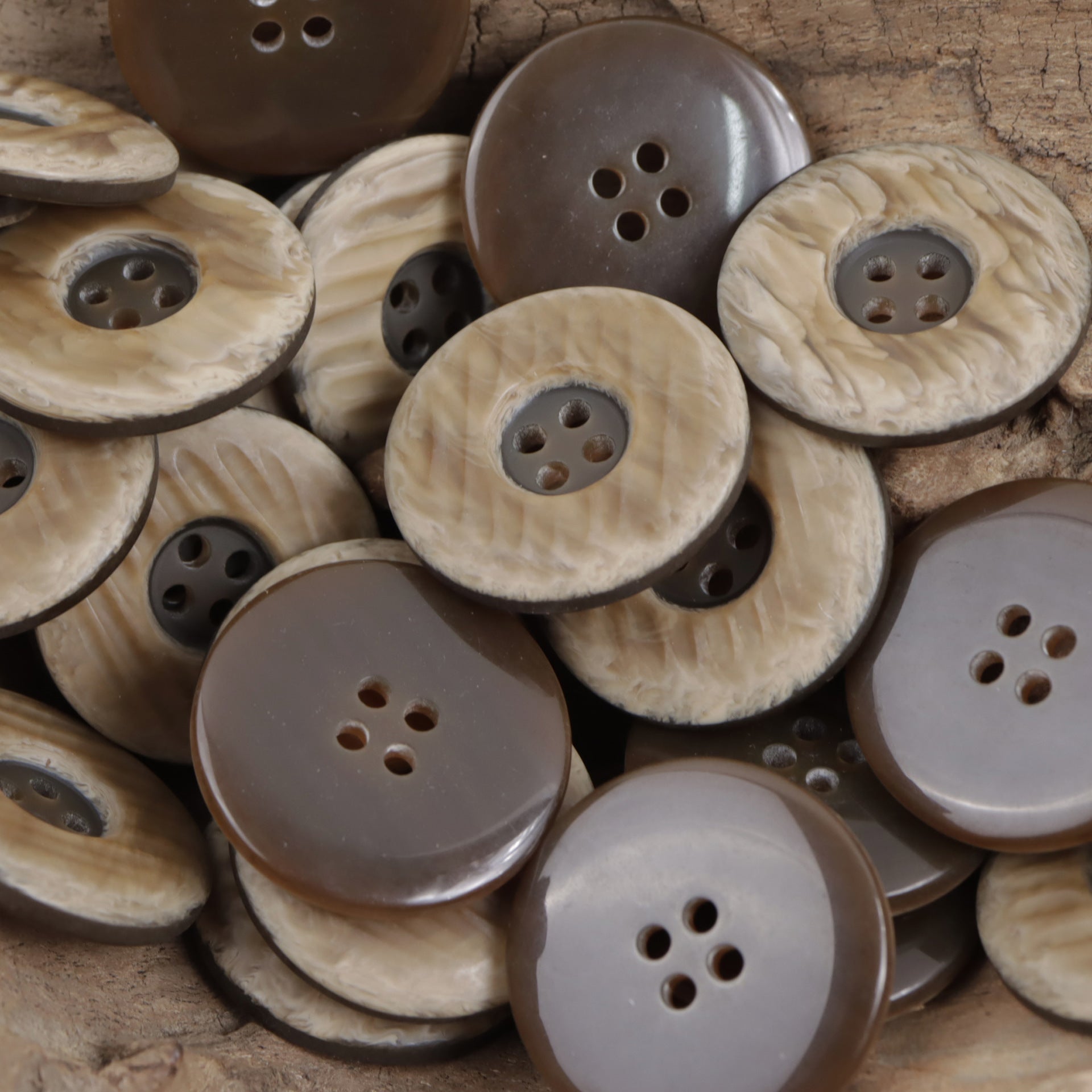 Wide-Brim Two-Tone Resin Buttons for Women's Outerwear 30pcs - Lots of Buttons