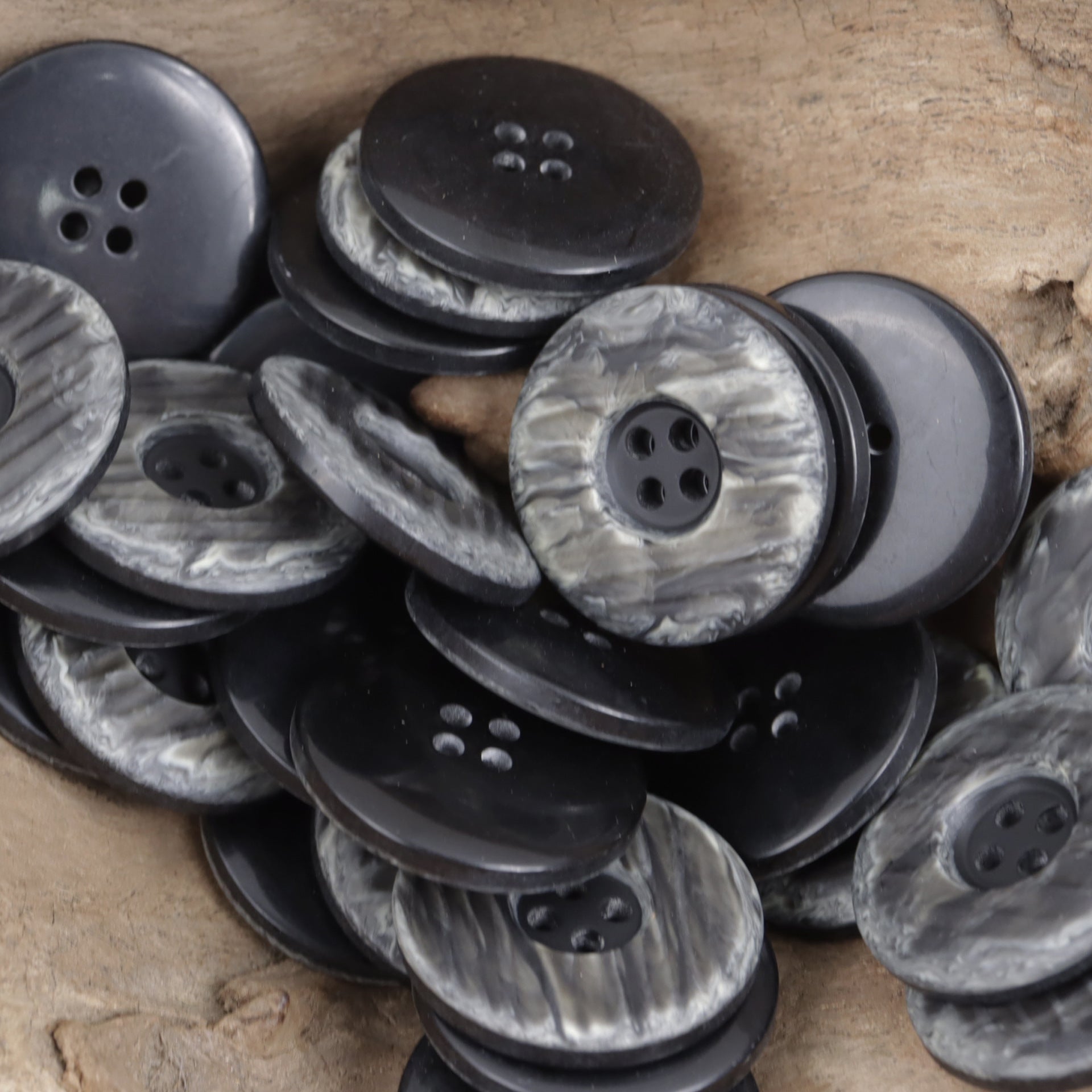 Wide-Brim Two-Tone Resin Buttons for Women's Outerwear 30pcs - Lots of Buttons