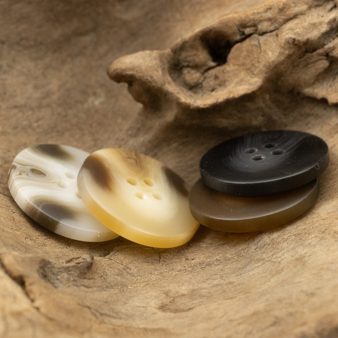15-30mm Four-Hole Resin Buttons for Casual Suits Sweaters 40 Pack - Lots of Buttons