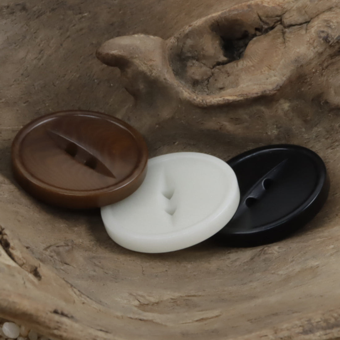 Round Two Hole Fish-Eye Thin-Edged Natural Corozo Buttons,10pcs - Lots of Buttons
