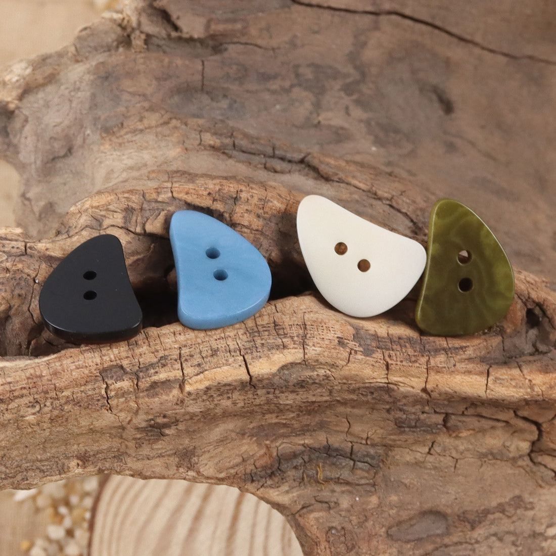 Cute Crescent Moon Natural Corozo Buttons 10PCS - Lots of Buttons