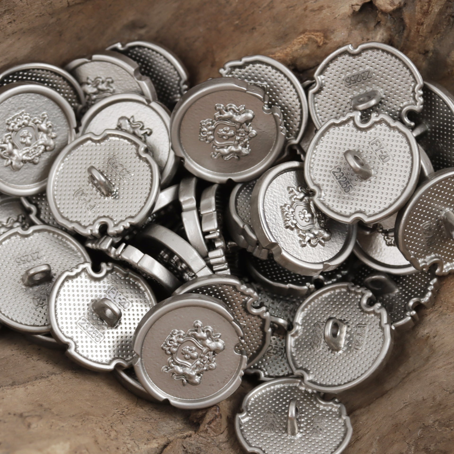 Broken Notch Silver Gold Double Lion Shield Metal Button 10Pcs - Lots of Buttons