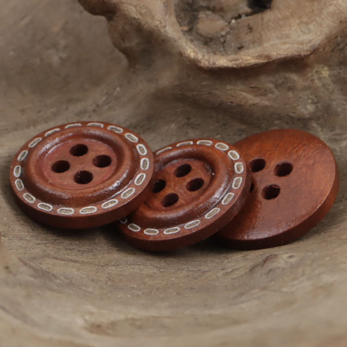 Dashed Circle Four-Hole Red Lacquered Wooden Buttons 100PCS - Lots of Buttons