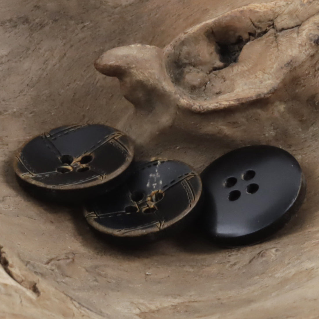 Burnt Natural Horn Buttons for Retro Trendsetters Jackets 10pcs - Lots of Buttons