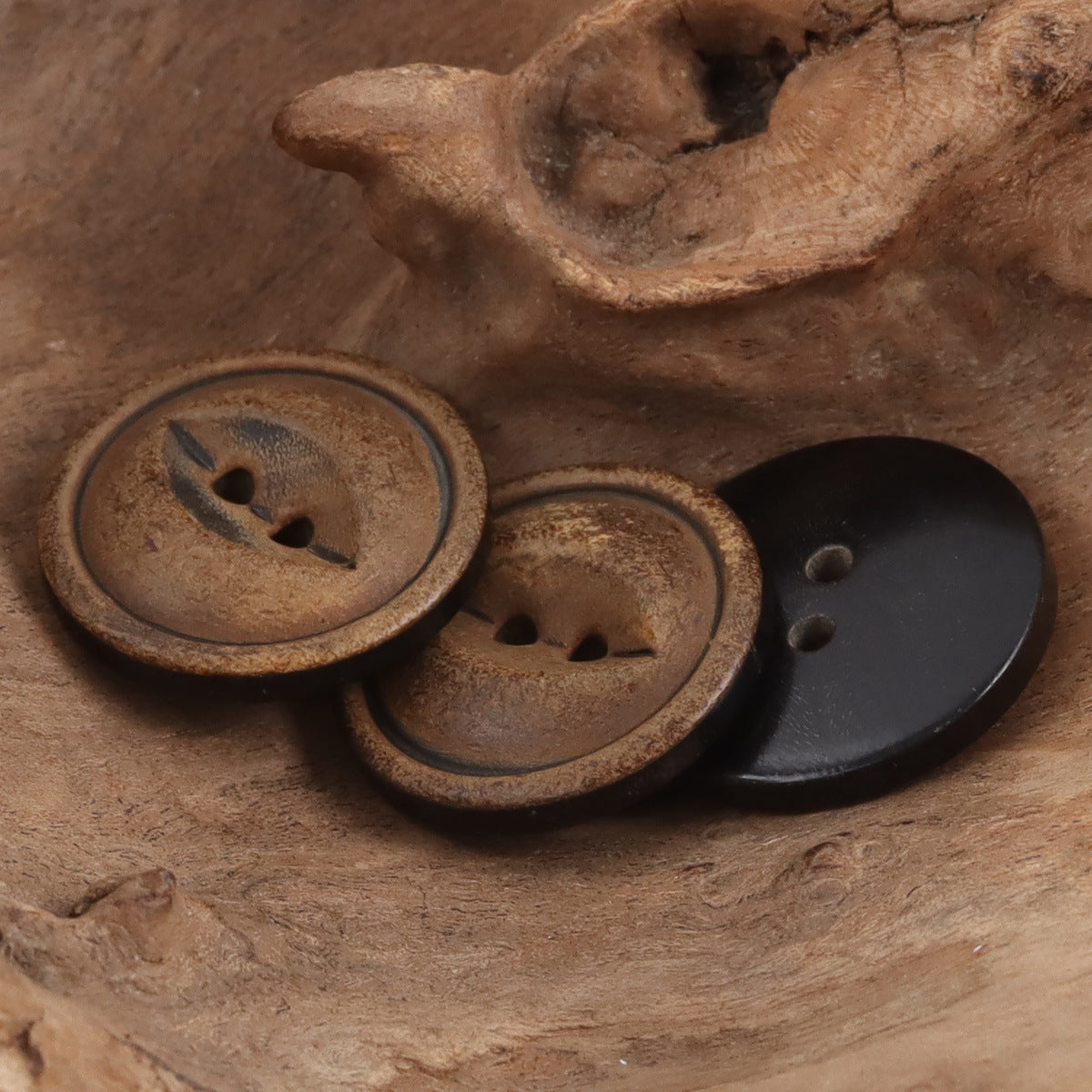 Retro Burnt Yellowish Natural Fish-Eye Horn Buttons 10pcs - Lots of Buttons