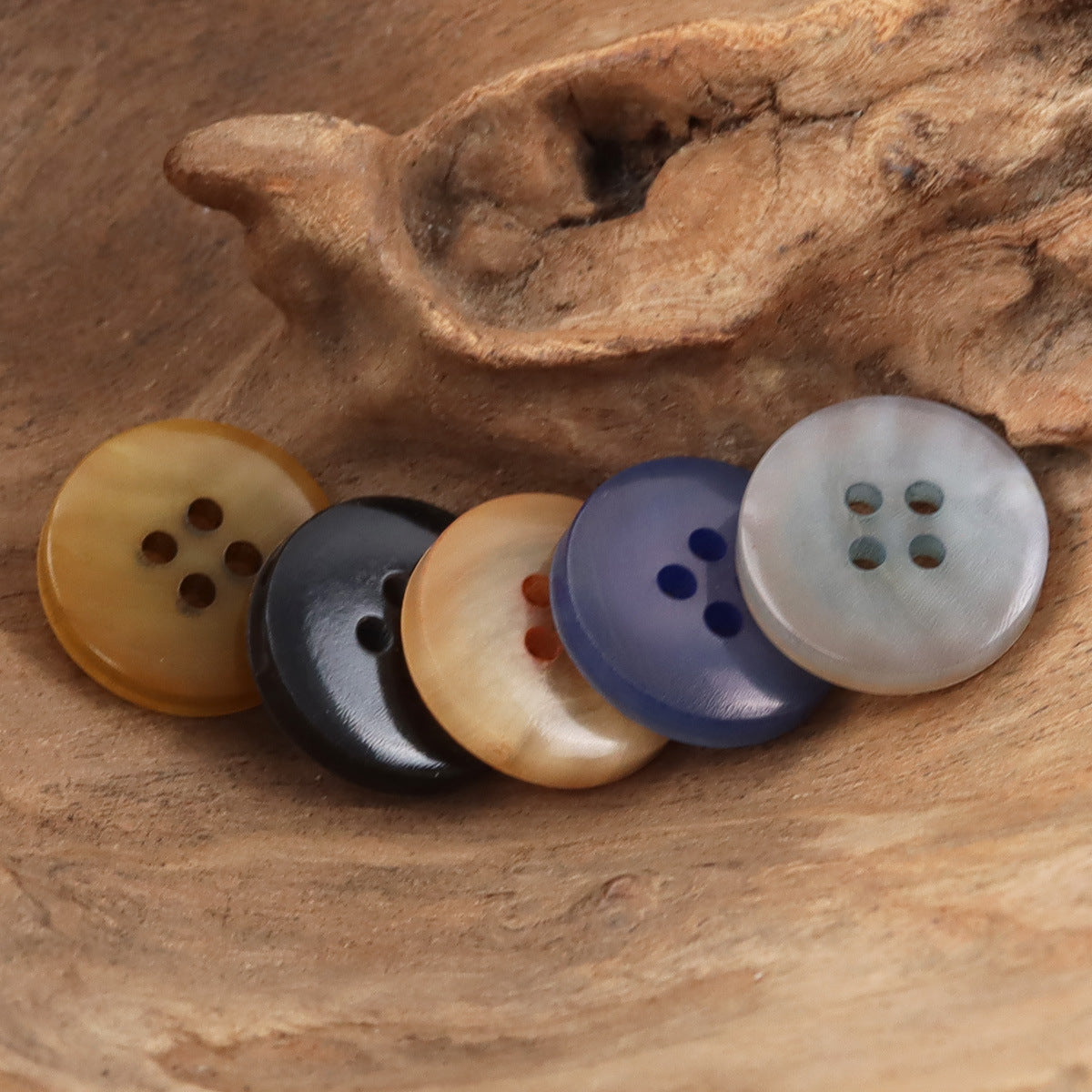 15mm Vintage Round 4-Hole Fire-Branded Cow Horn Buttons,3PCS - Lots of Buttons