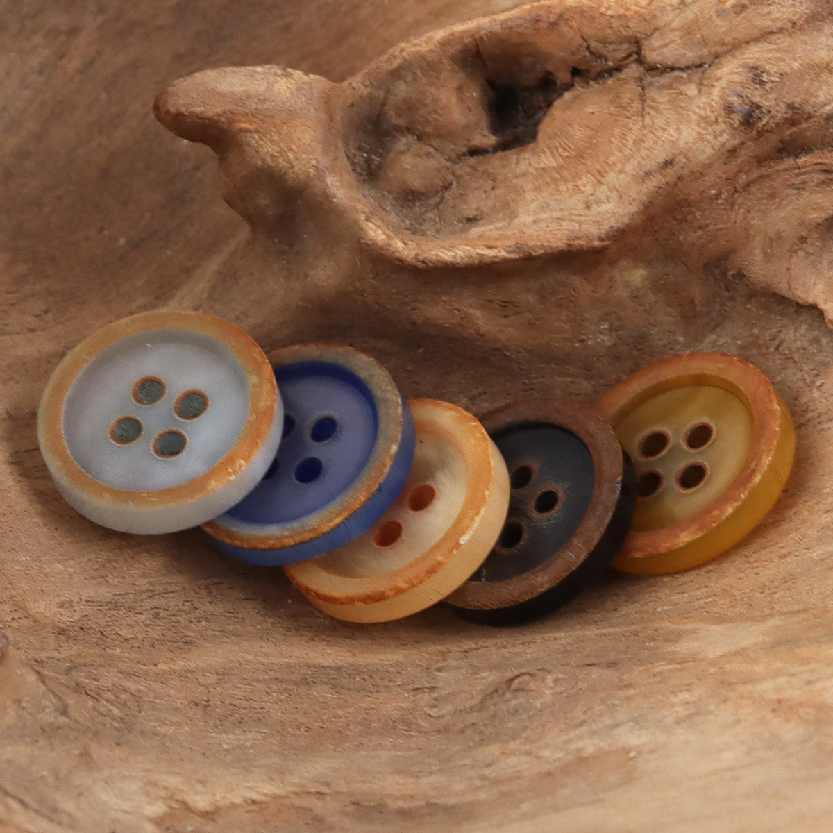 15mm Vintage Round 4-Hole Fire-Branded Cow Horn Buttons,3PCS - Lots of Buttons