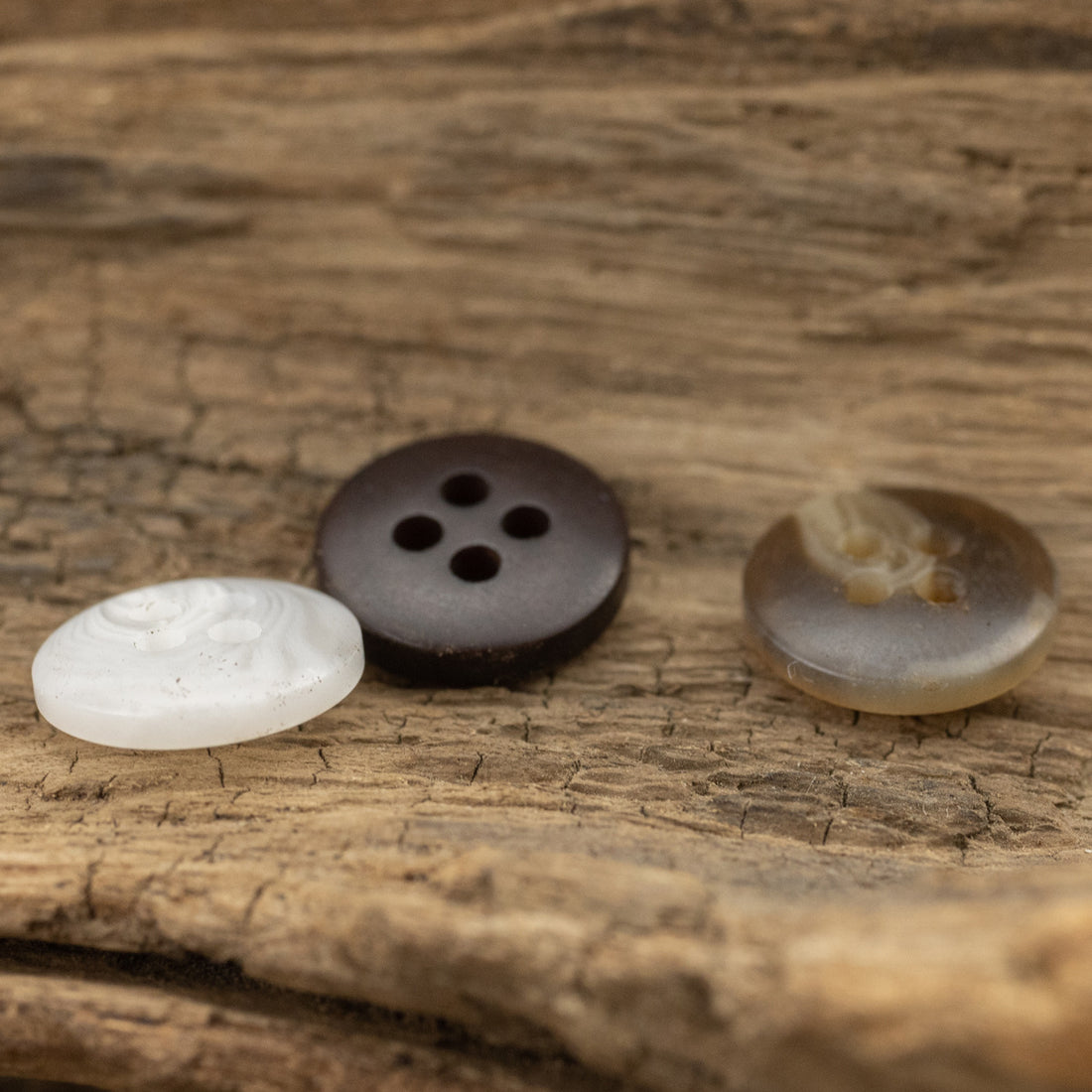 Thin-Edged White Khaki  Dark Brown Resin Buttons for Casual Shirts 90 Pack - Lots of Buttons