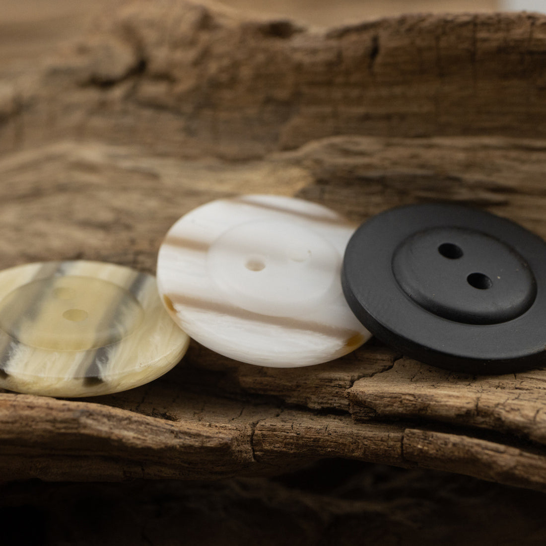 Flat 2 Hole Wood Grain Off-White Resin Buttons for Outerwear - 20pcs - Lots of Buttons