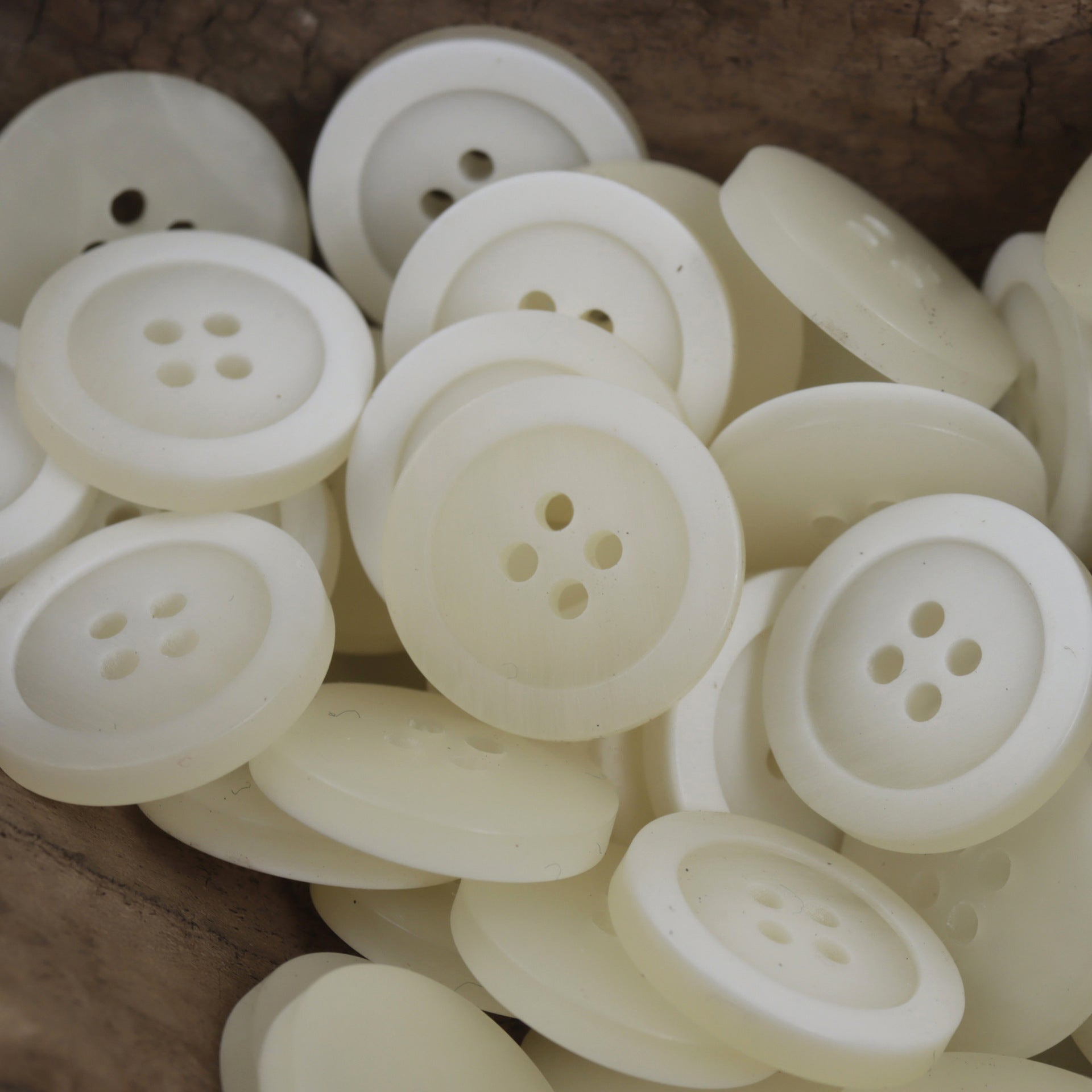 15-25mm Gradient Wood Grain Beige Coffee Resin Decorative Buttons 40 Pack - Lots of Buttons