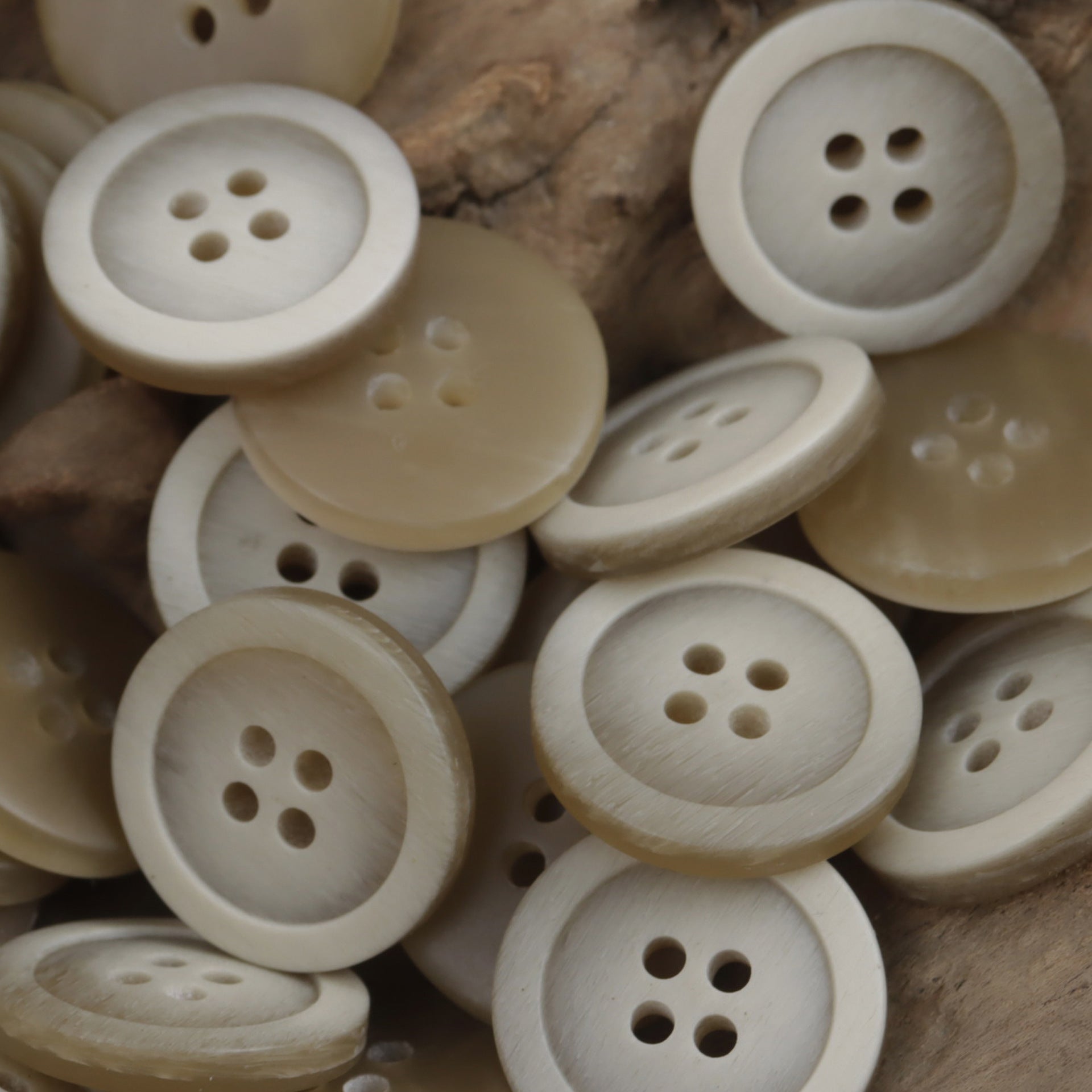 15-25mm Gradient Wood Grain Beige Coffee Resin Decorative Buttons 40 Pack - Lots of Buttons