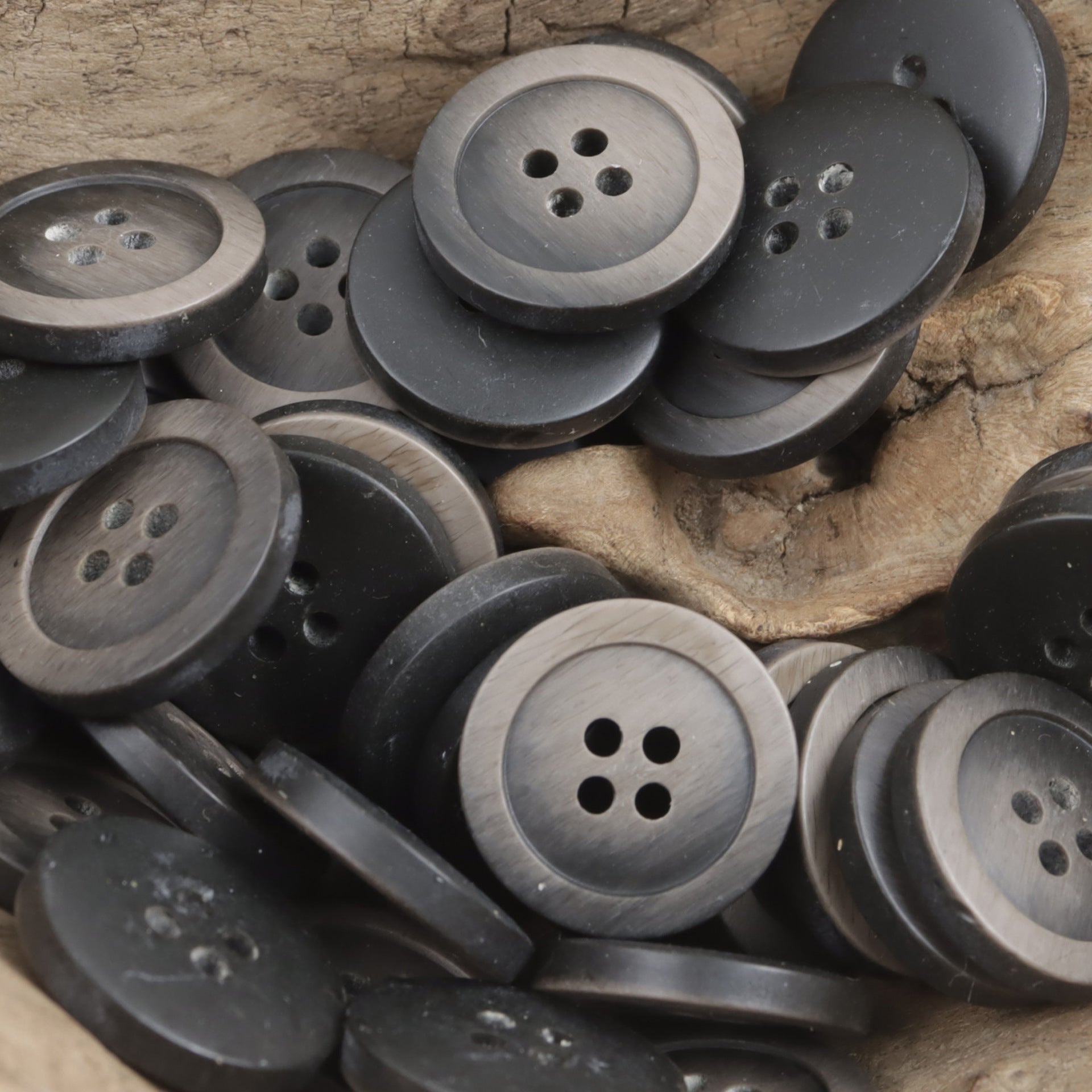 15-25mm Gradient Wood Grain Beige Coffee Resin Decorative Buttons 40 Pack - Lots of Buttons