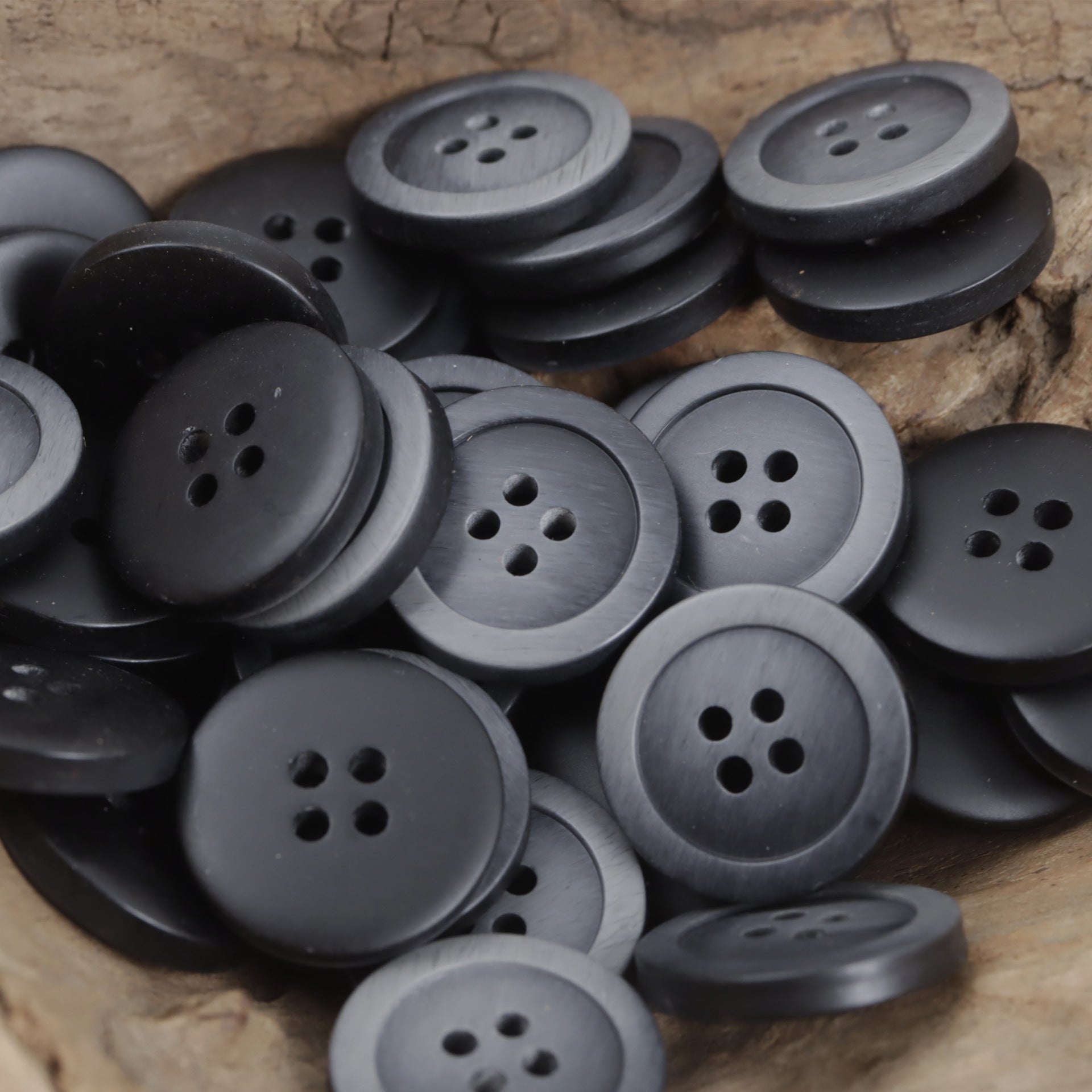 15-25mm Gradient Wood Grain Beige Coffee Resin Decorative Buttons 40 Pack - Lots of Buttons
