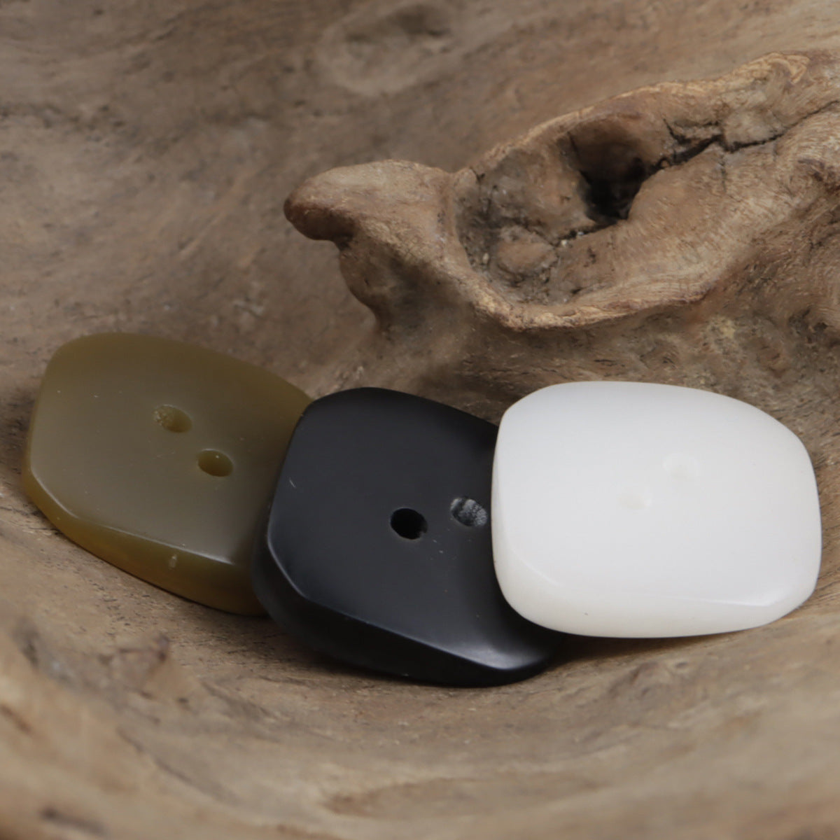 17.5-30mm Rounded Square White Khaki Black Resin Buttons 99 Pack
