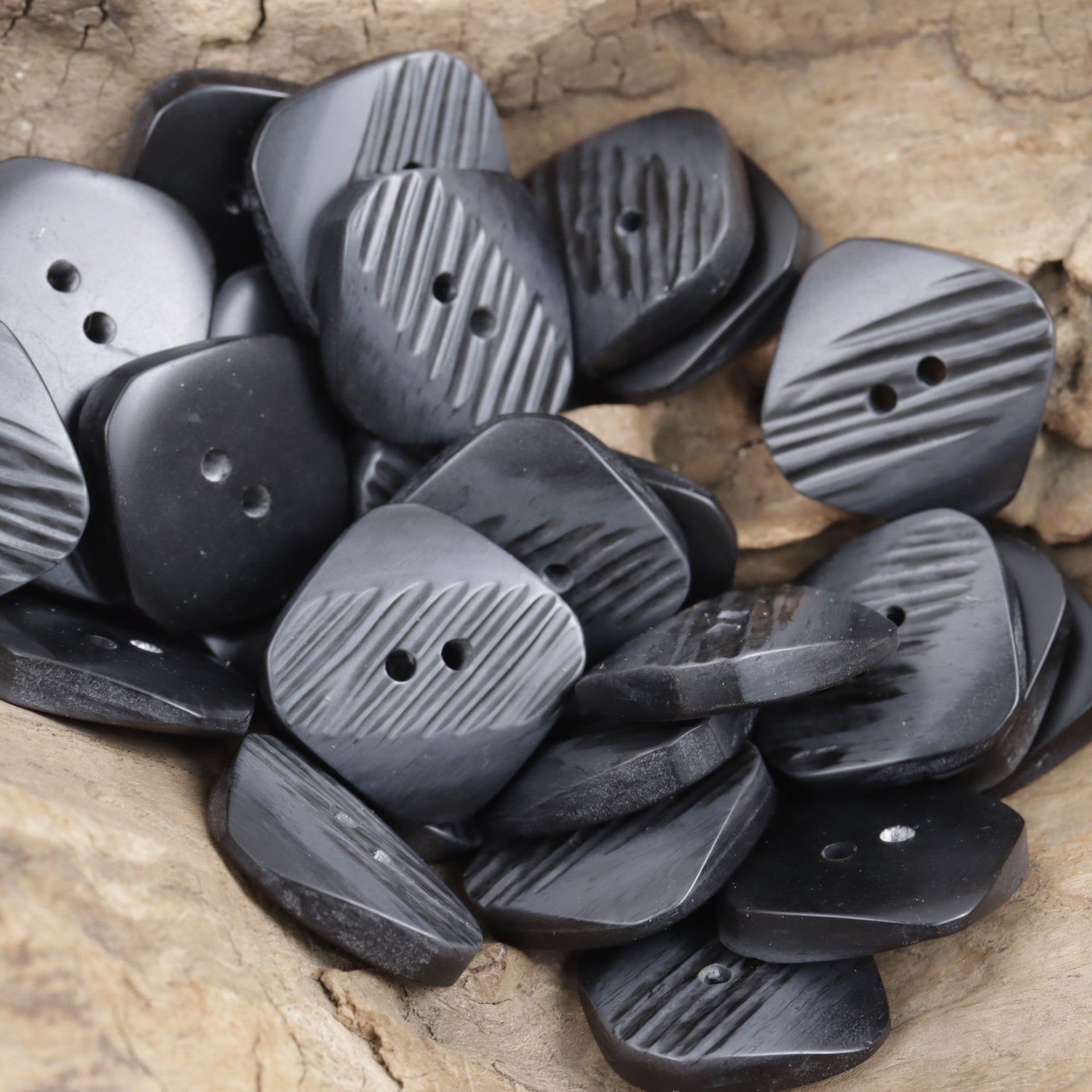 17.5-30mm Rounded Square White Khaki Black Resin Buttons 99 Pack