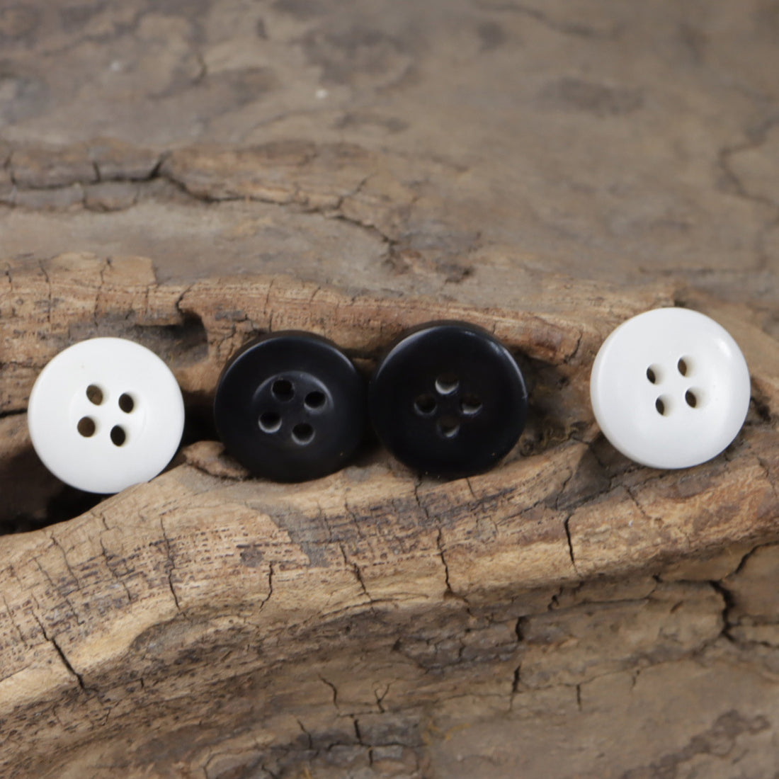 Classic Black and White Resin Buttons for Shirt Suit,100PCS - Lots of Buttons