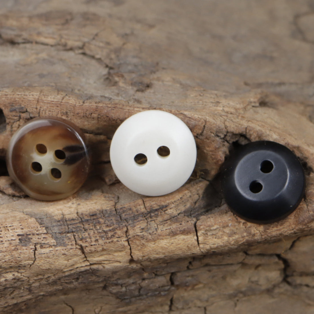 Black and White Fish-Eye Resin Buttons for Casual Commuter Shirts 50pcs - Lots of Buttons