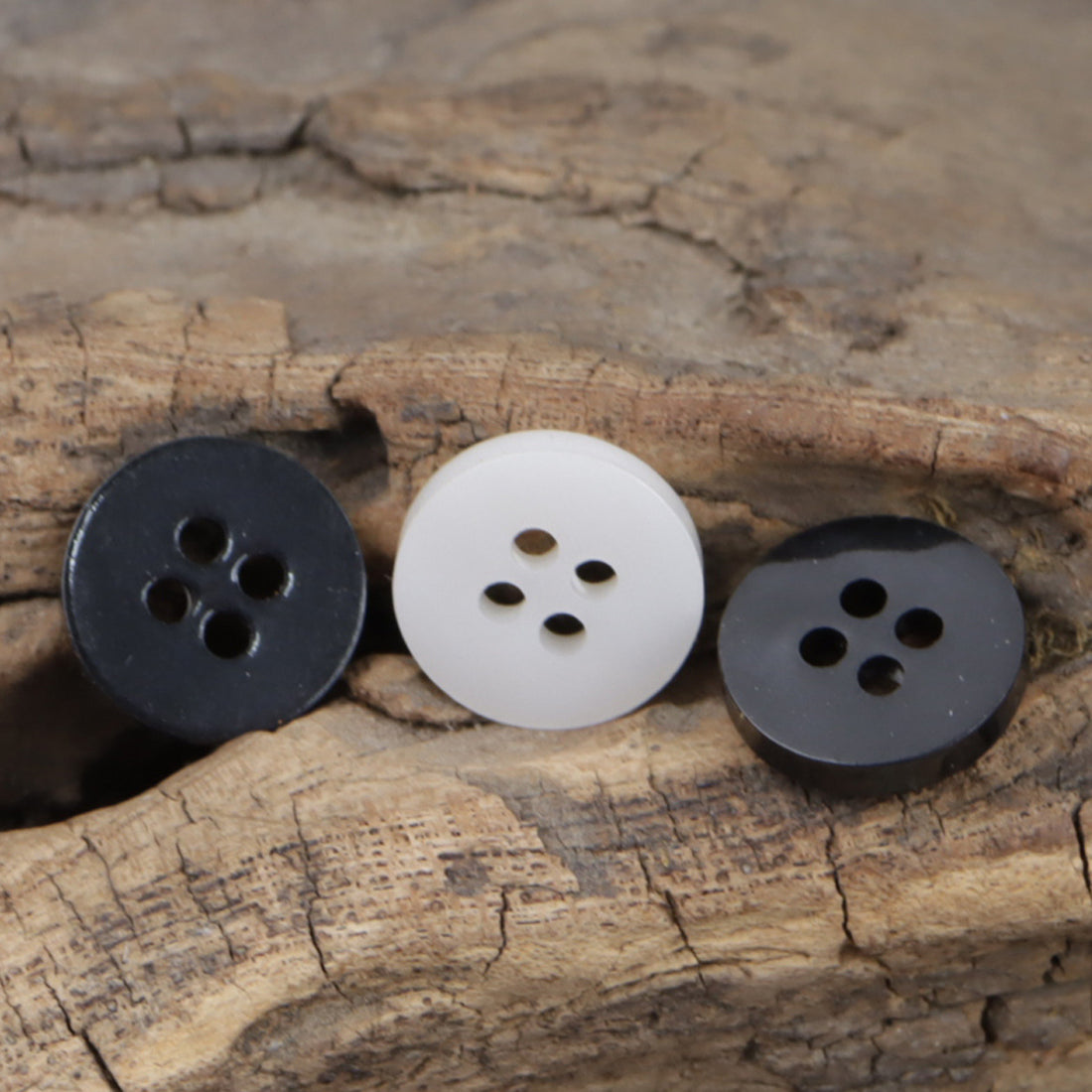 11.5mm Black and White Round 4-Hole Speckled Resin Buttons 100PCS - Lots of Buttons