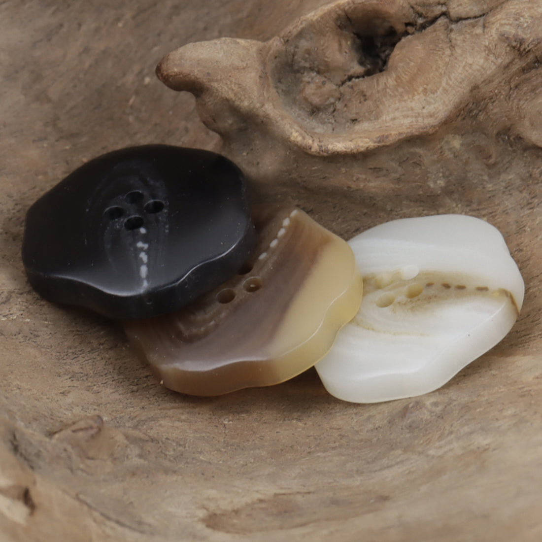 Irregular Lotus-Shaped Four-Hole Resin Buttons for Corduroy Shirts 30pcs - Lots of Buttons