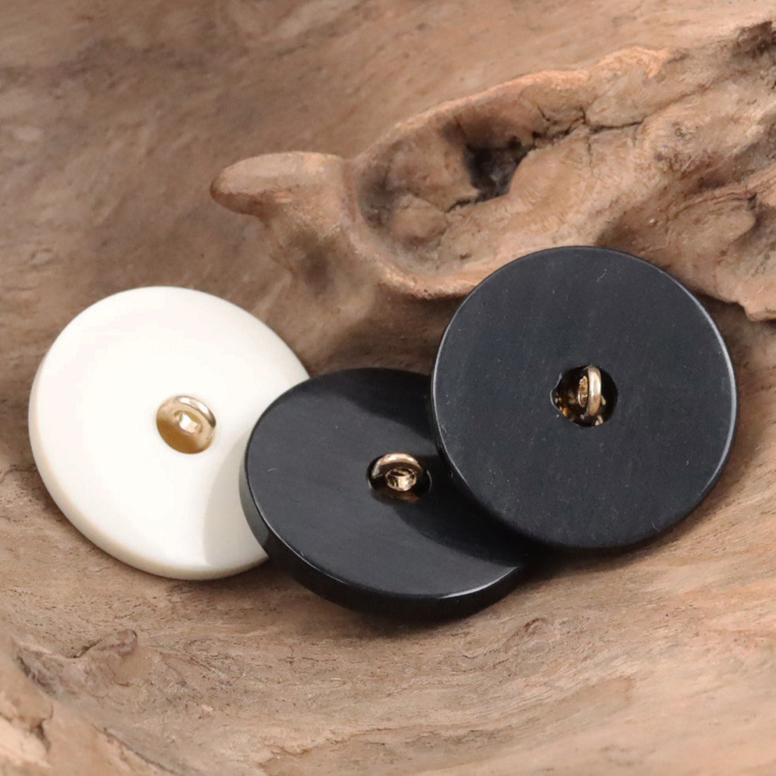 Retro Black-Gold Clover Round Resin Buttons with Metal Shanks 10pcs - Lots of Buttons