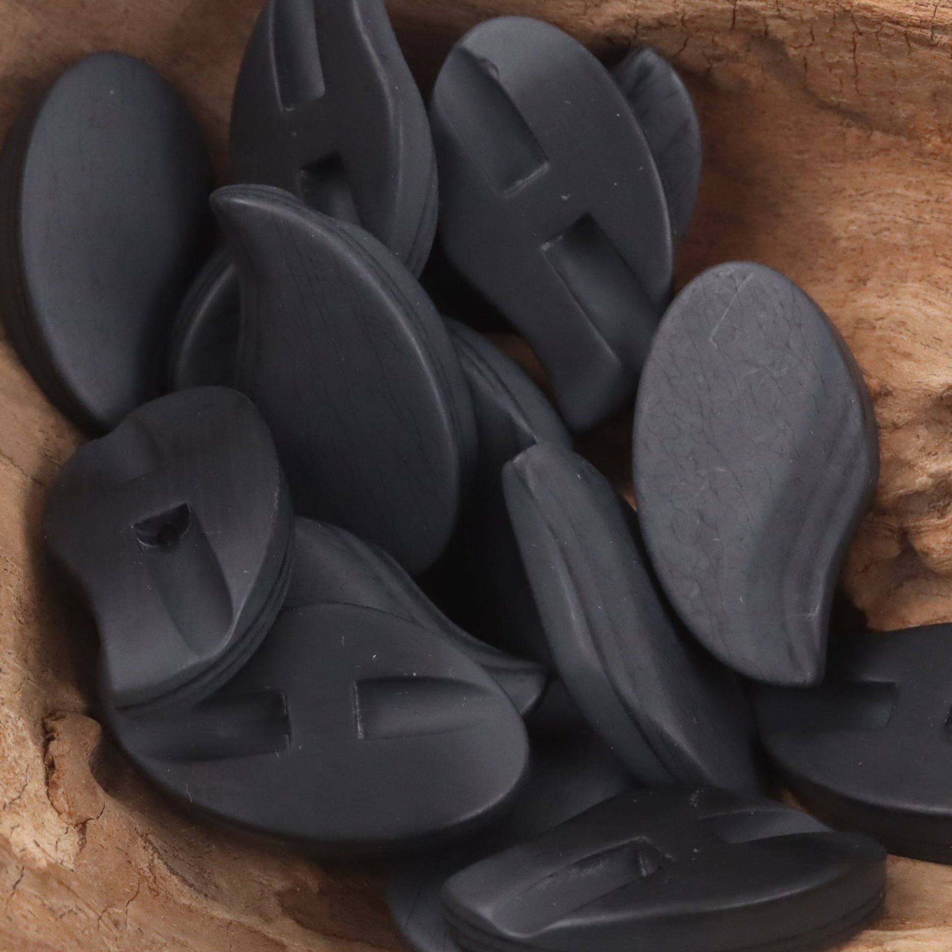 Comma-Shaped Matte Colored Resin Shank Buttons 10pcs - Lots of Buttons