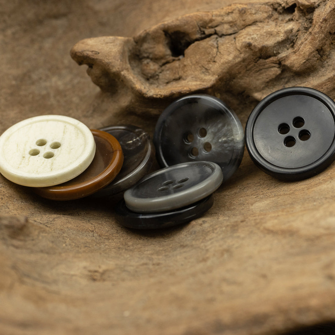 Round 4 Hole Slim Edged Urea Buttons Imitation Fruit Texture 10PCS - Lots of Buttons