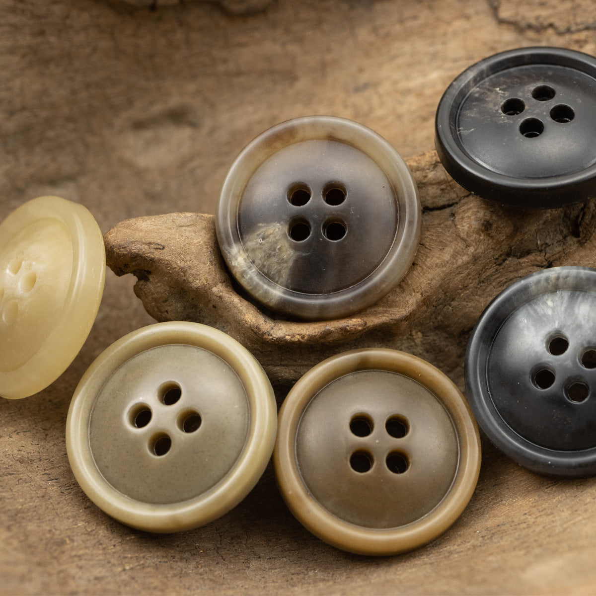 Vintage Cashmere Coat Brown Urea Buttons 30 Pack 