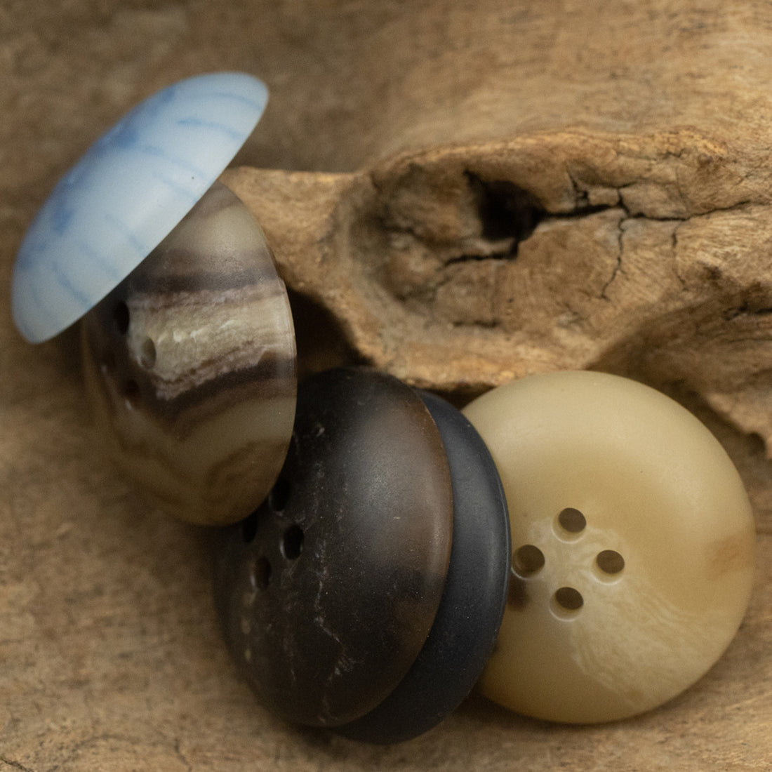 Bowl-Shaped Round Four-Hole Eco-Friendly Urea Buttons 30 Pack - Lots of Buttons