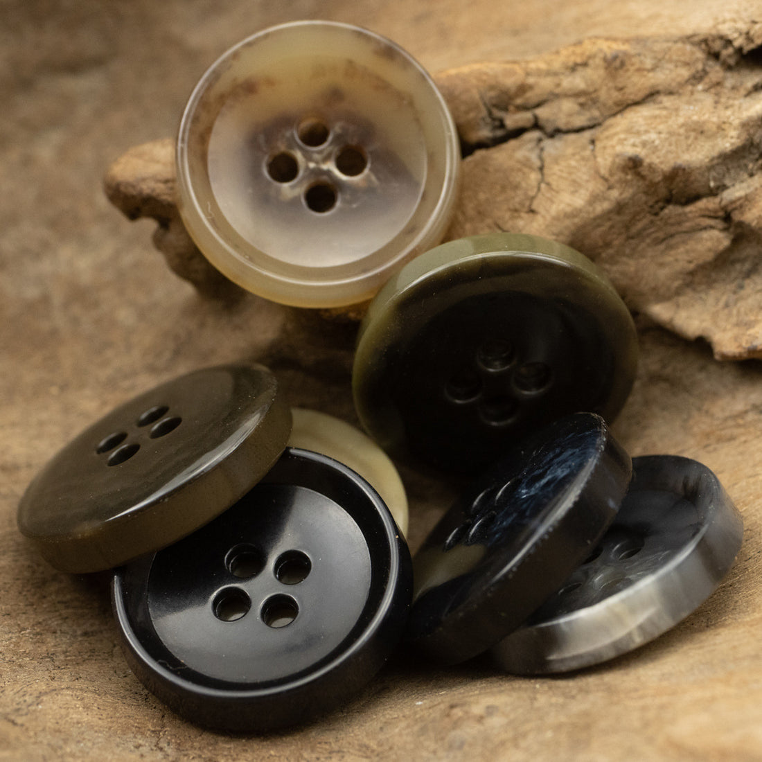 15-25mm Olive Green and Brown Round Eco-Friendly Urea Buttons 10pcs - Lots of Buttons