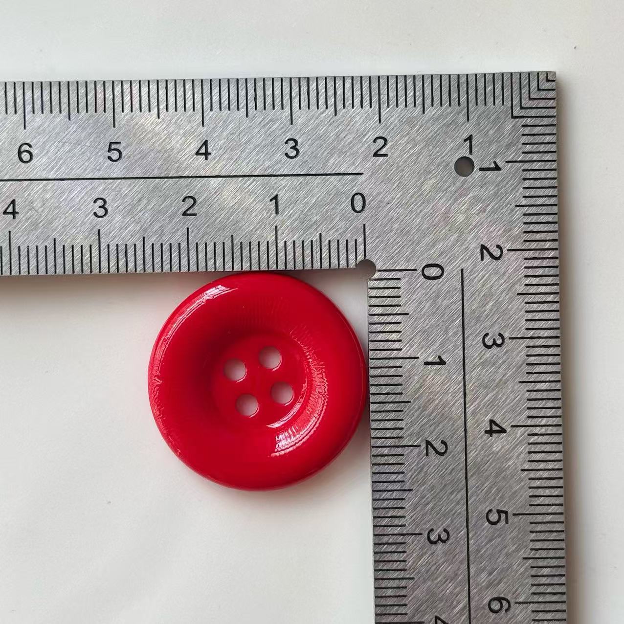 25mm Rote Runde 4-Loch Kunststoffknöpfe 60 Stück