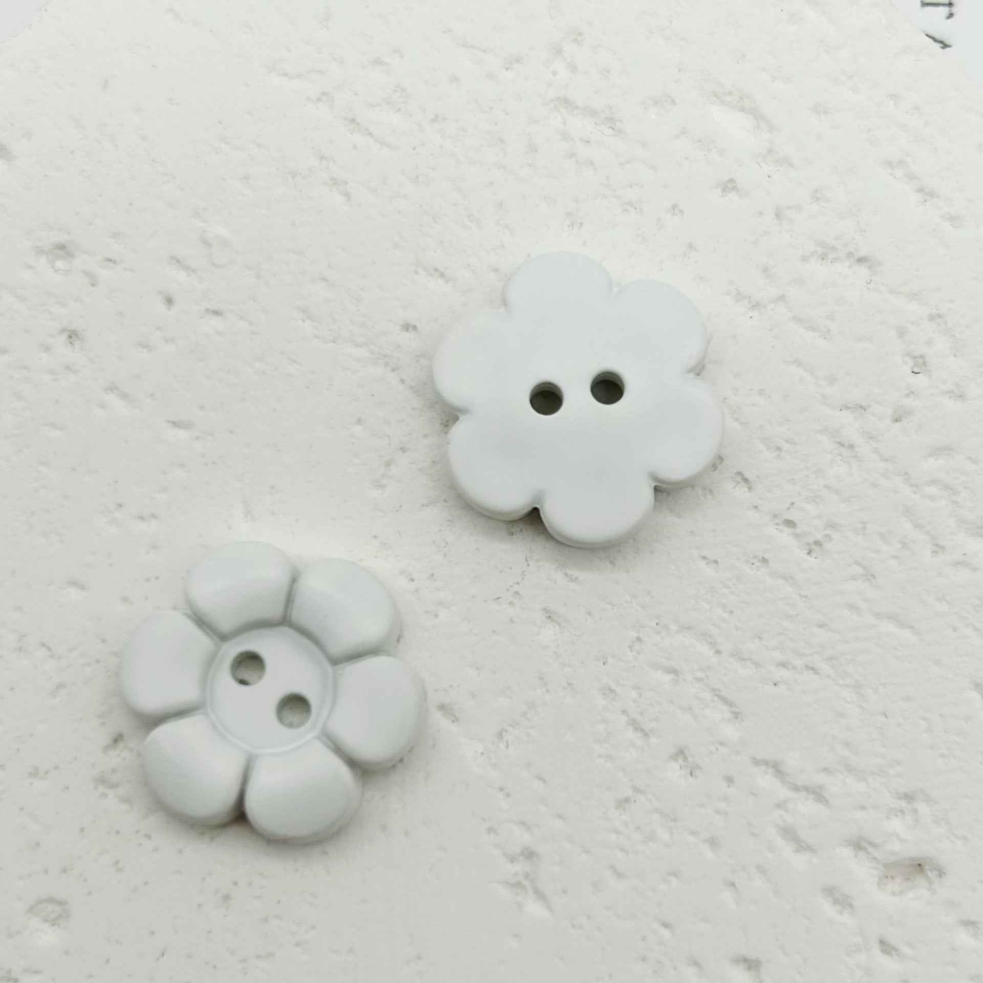 11.5mm Colorful Plastic Flower-Shaped Two-Hole Buttons for Children's Clothing 100PCS - Lots of Buttons