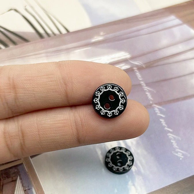 Bottoni per camicia a shell neri a due fori da 11,5 mm con incisioni totem vintage 30 pezzi