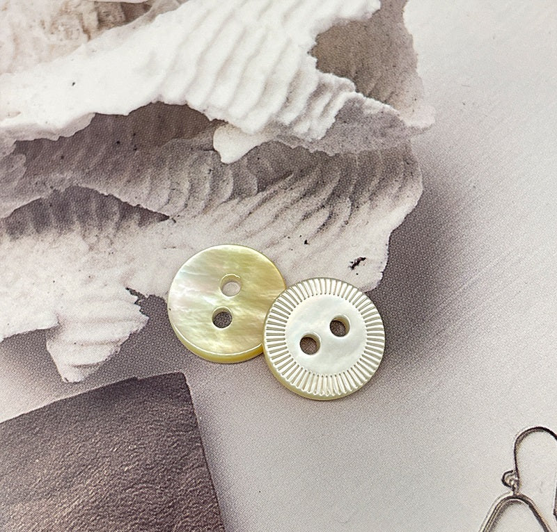 11.5mm Butterfly Tulip Pattern White Mabe Pearl Shell Buttons 40 Pack