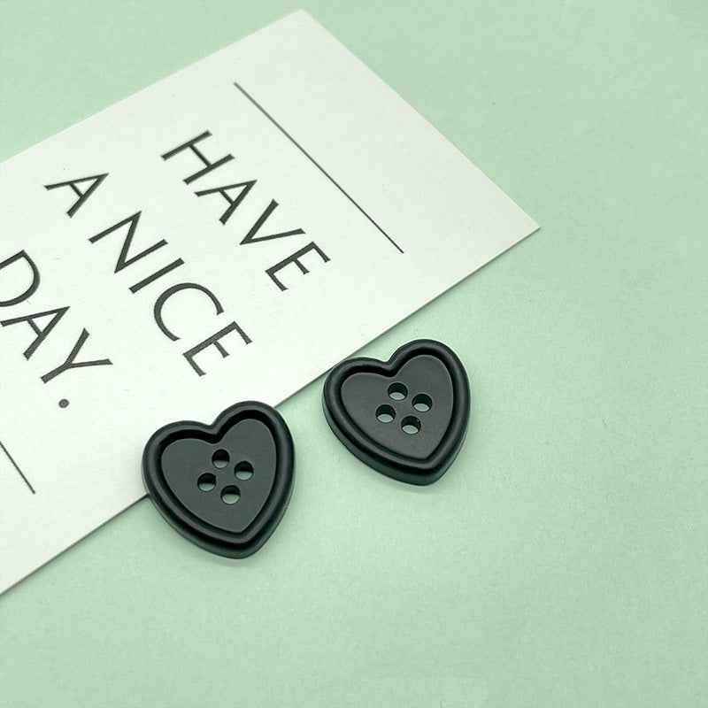 18mm Four Hole Heart-Shaped Plastic Fashion Buttons for Children's Coat 70 Pack - Lots of Buttons