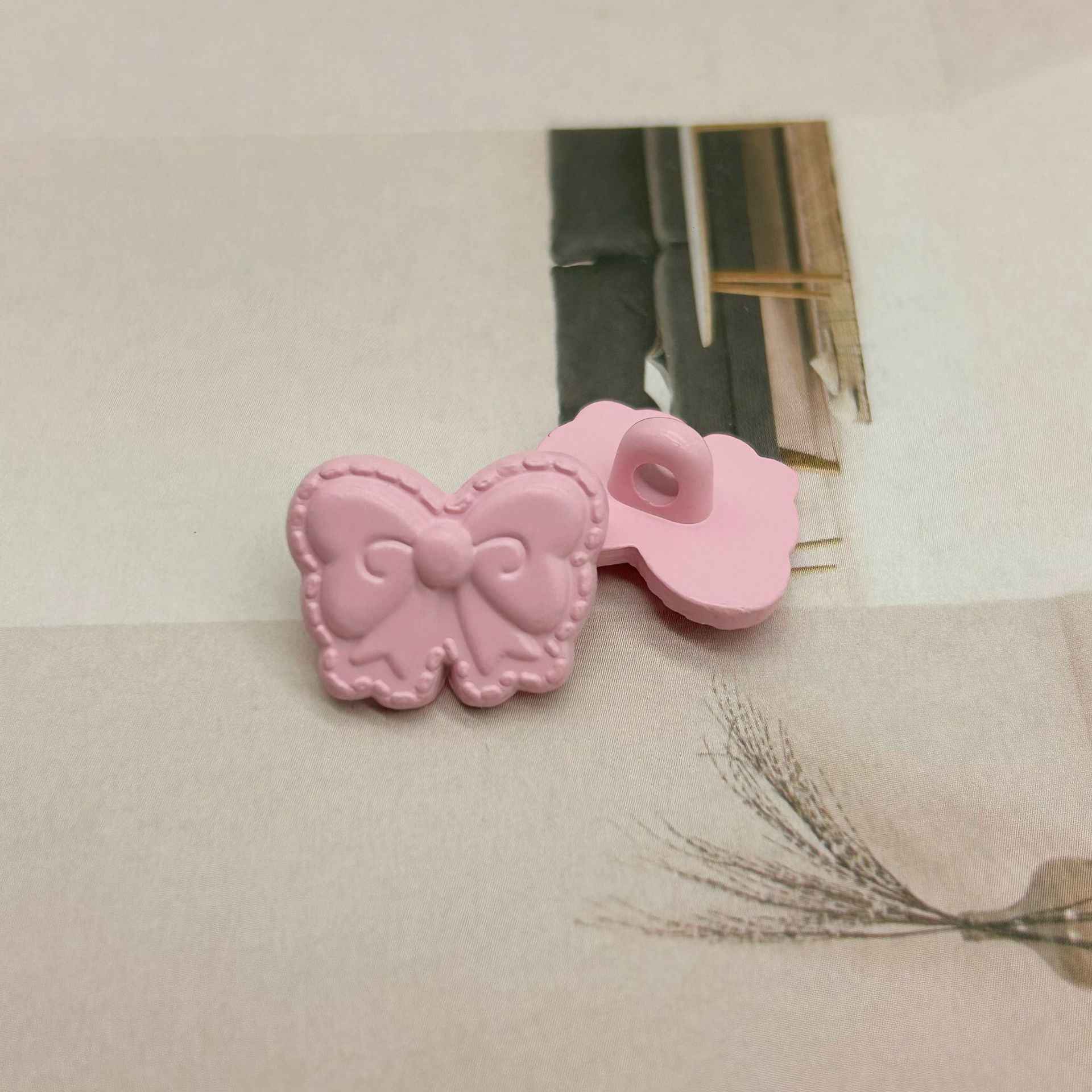 18mm Colorful Butterfly-Shaped Children's Cartoon Shank Buttons 60 Pack - Lots of Buttons