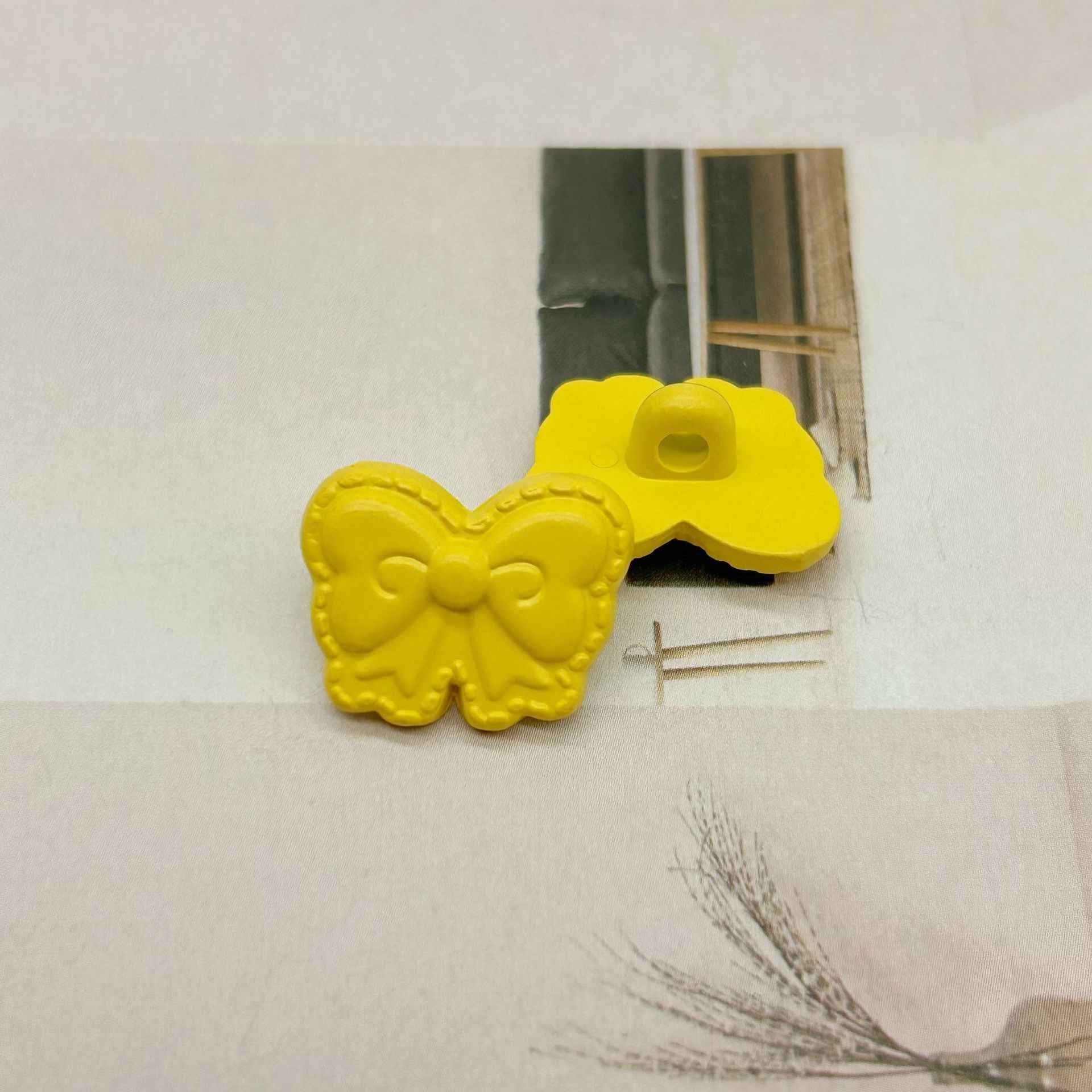 18mm Colorful Butterfly-Shaped Children's Cartoon Shank Buttons 60 Pack - Lots of Buttons
