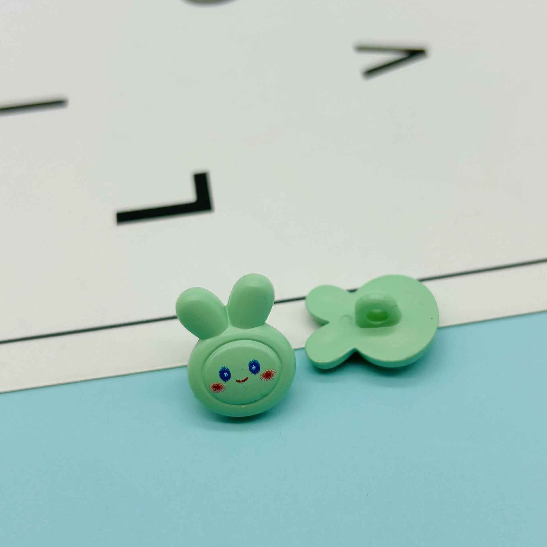 18mm Colorful Cartoon Rabbit Plastic Buttons for Children's DIY Crafts 40 Pack - Lots of Buttons