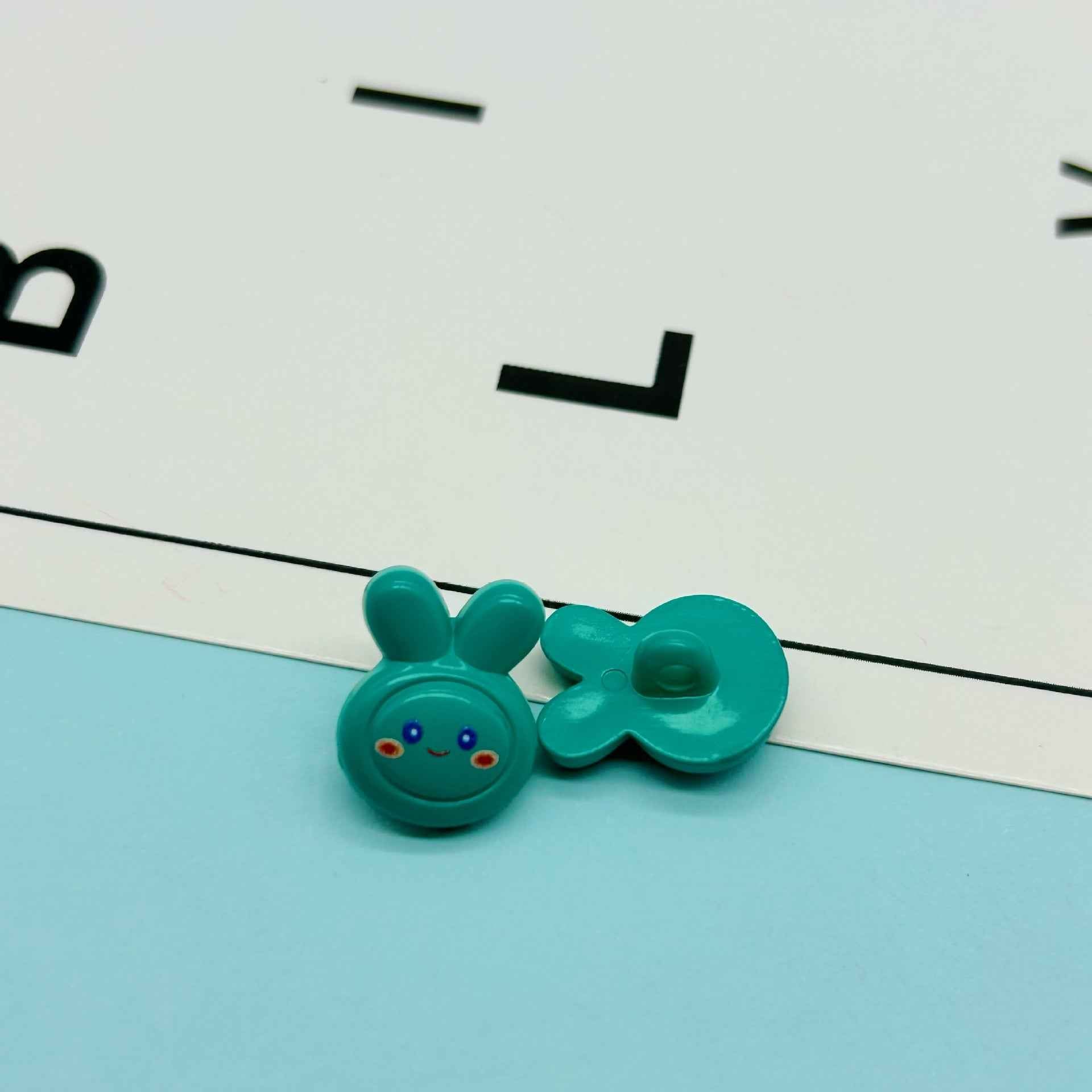 18mm Colorful Cartoon Rabbit Plastic Buttons for Children's DIY Crafts 40 Pack - Lots of Buttons