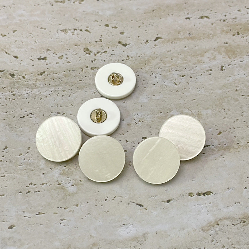 10-18mm Bézs Lapos Gyanta Gombok Fém Kézi Részletekkel Inghez, Kardigánokhoz, Pulóverekhez