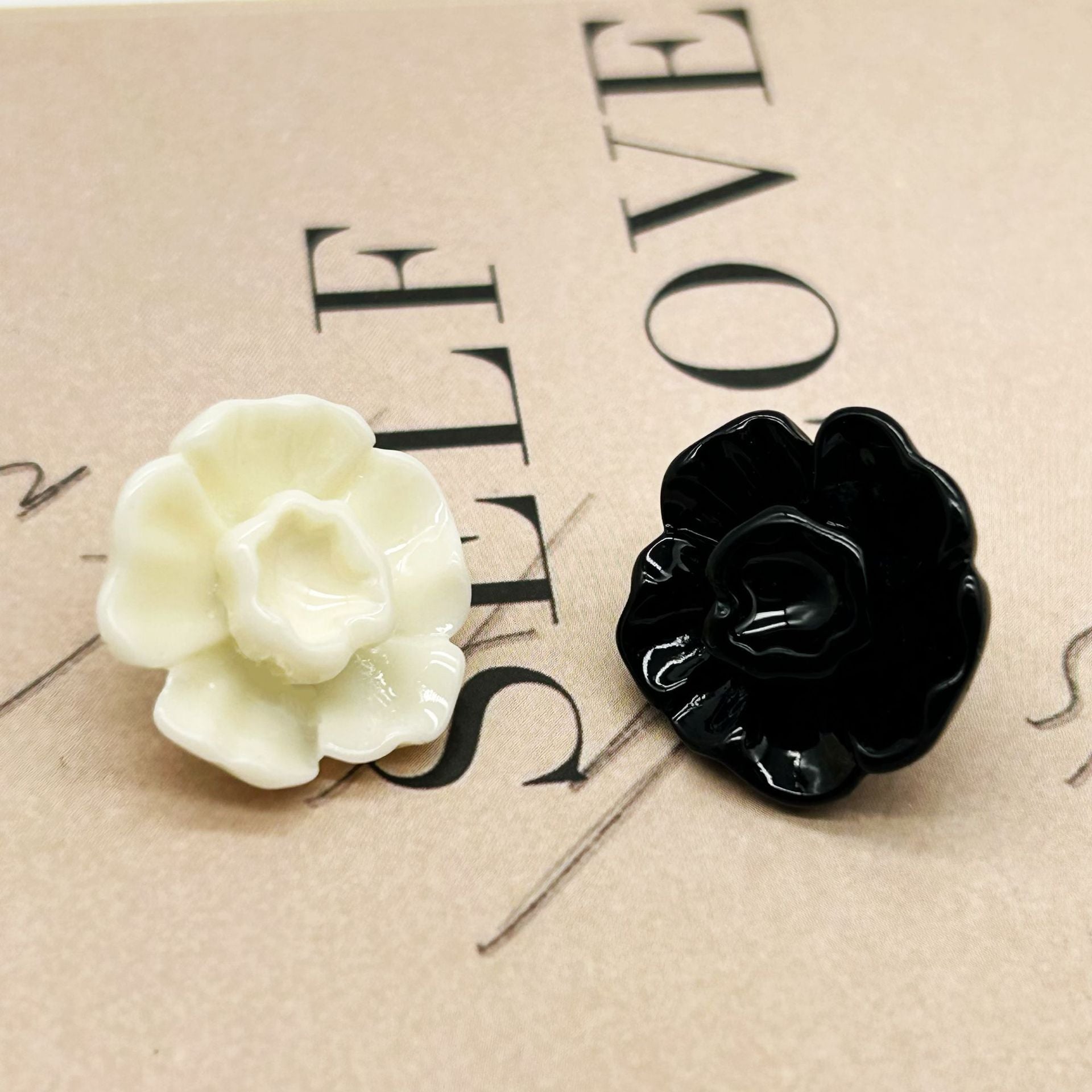 20/25mm Black White 3D Flower Buttons with Metal Shanks for Sweater Coat 50pcs