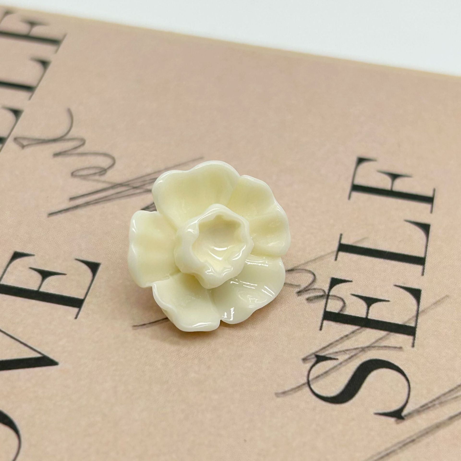 20/25mm Black White 3D Flower Buttons with Metal Shanks for Sweater Coat 50pcs