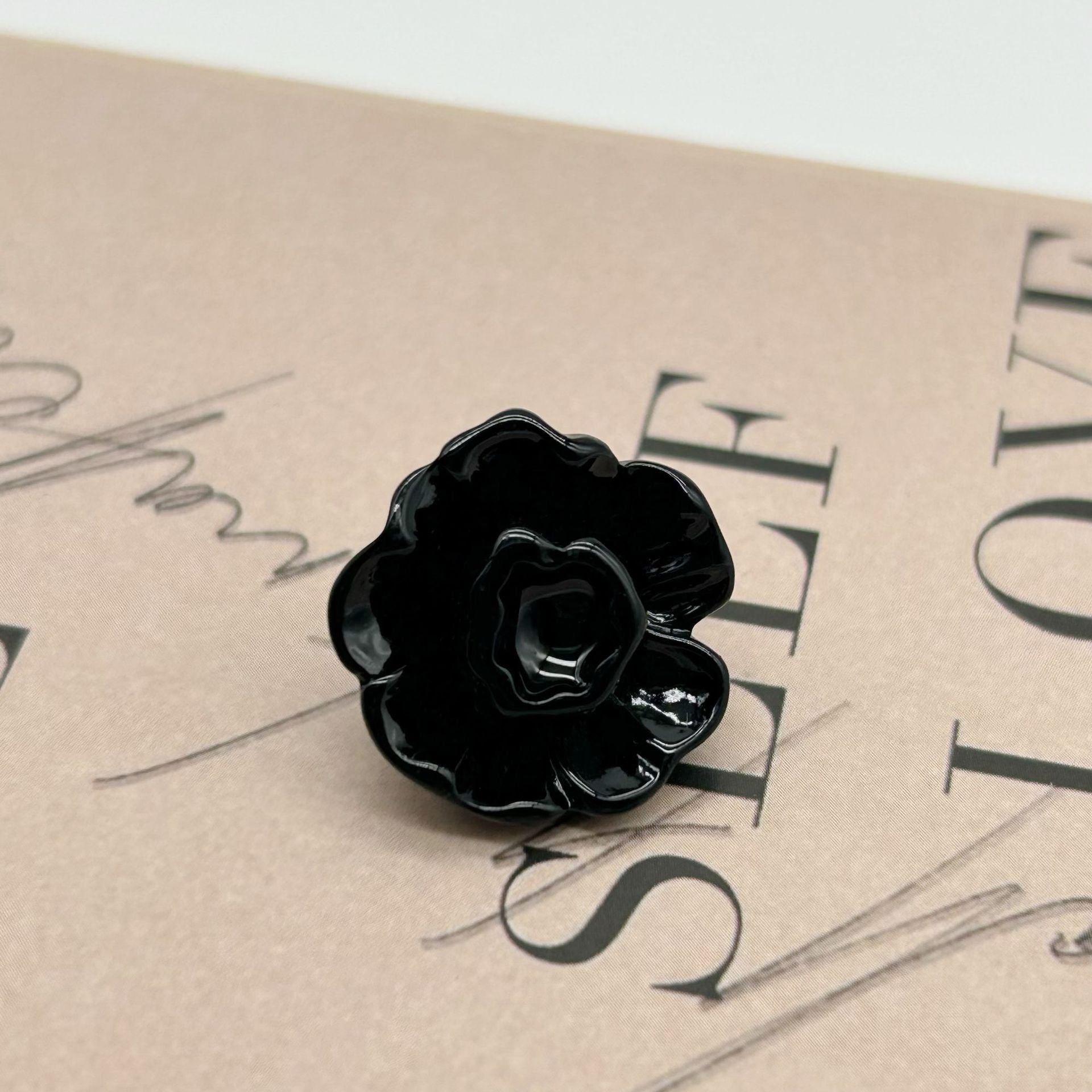 20/25mm Black White 3D Flower Buttons with Metal Shanks for Sweater Coat 50pcs