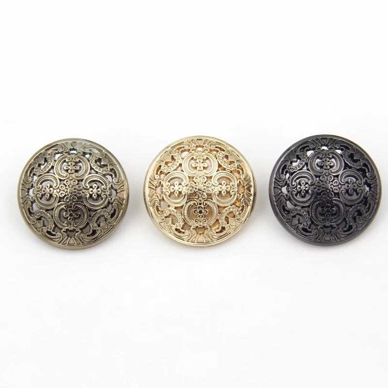 15-28mm Palatsstil Vintage Metall Hålad Skank Knappar för Kappor 20st
