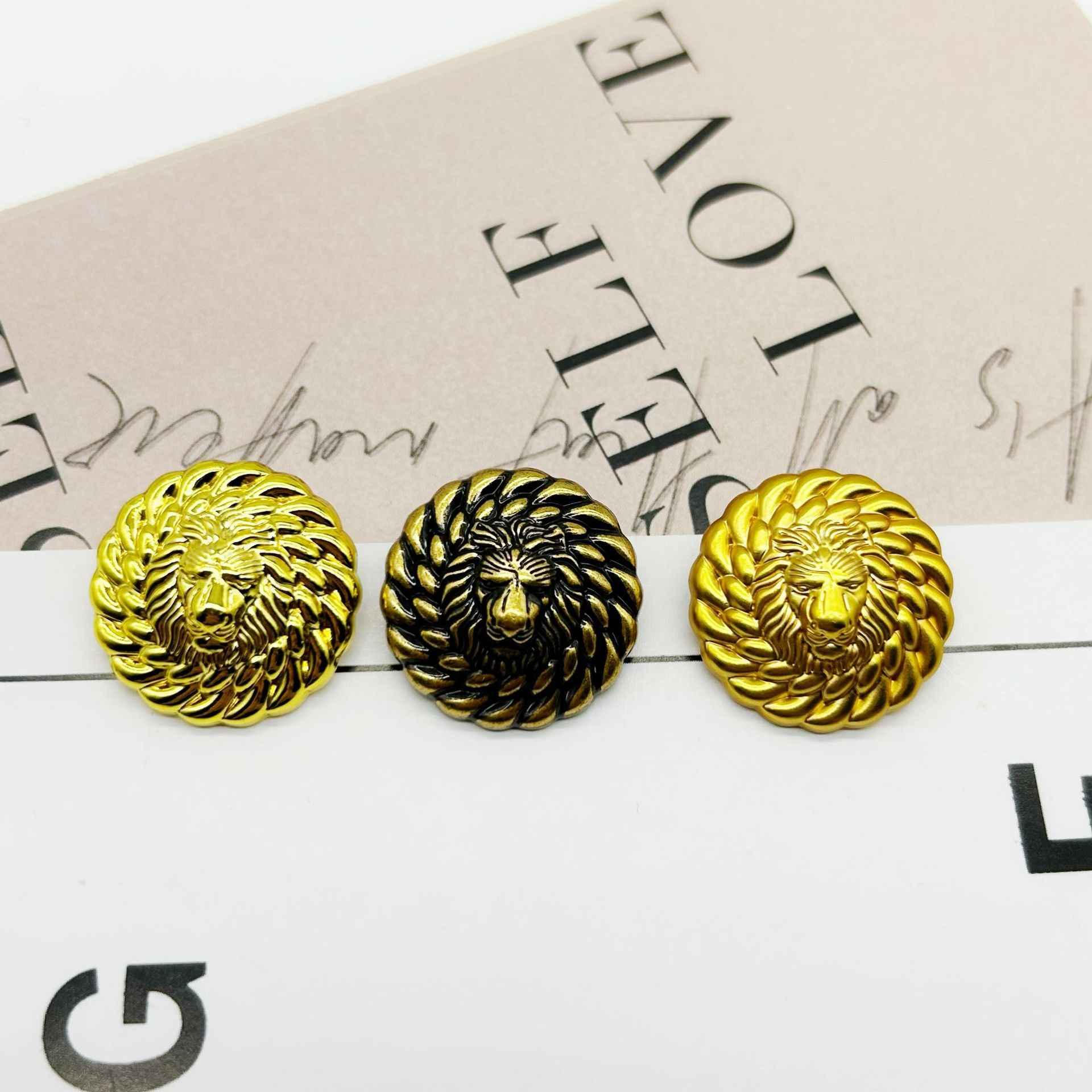 18/25/38mm British Classic Balmain Lion Head Buttons for Women's Blouses Jackets 10pcs - Lots of Buttons